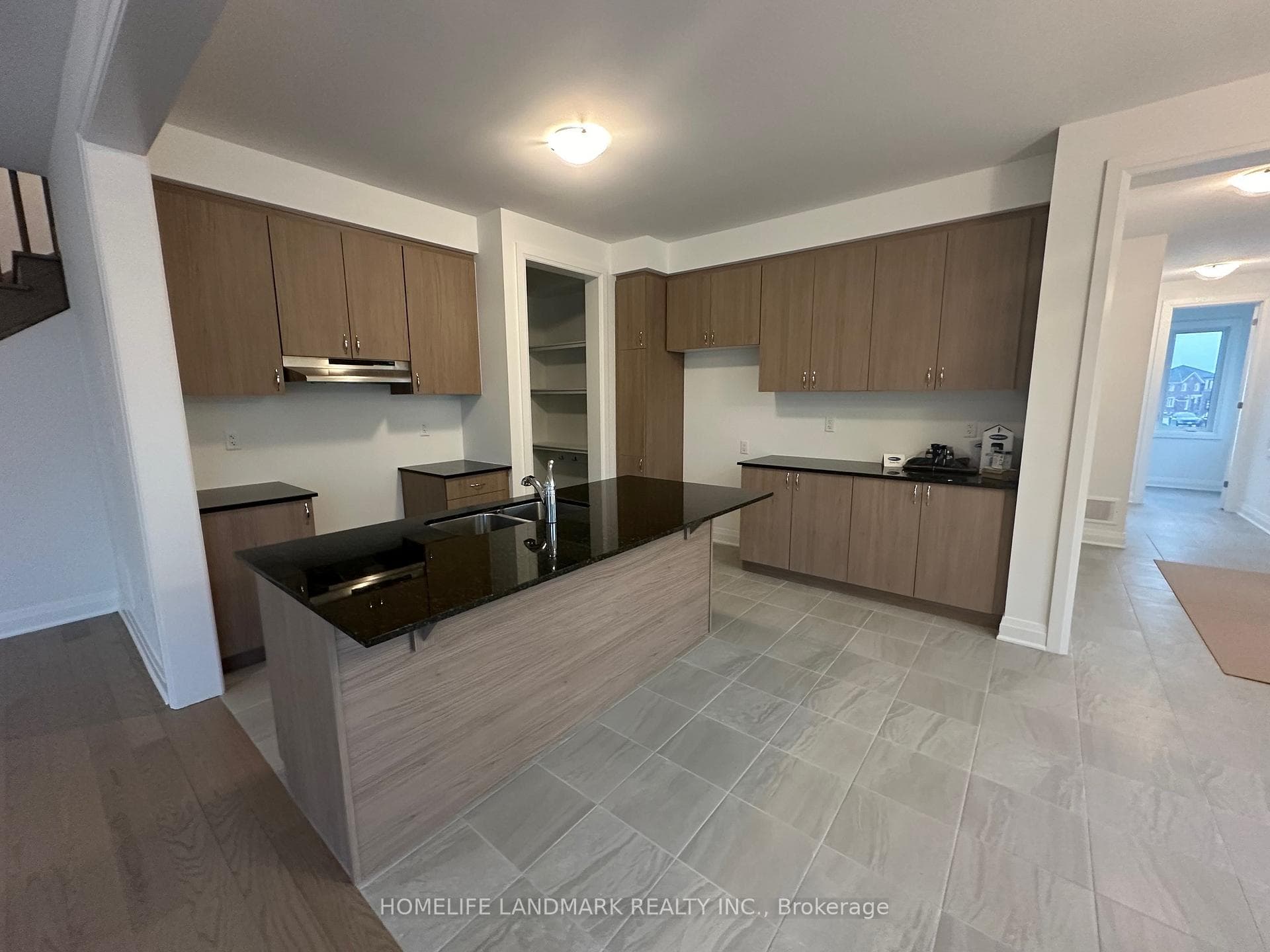 1516 Honey Locust Place photo 7