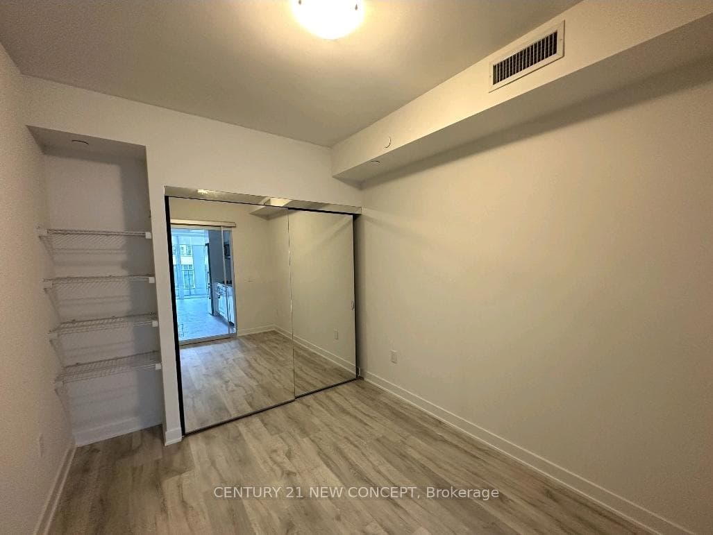 60 Princess Street Unit 1020 photo 9