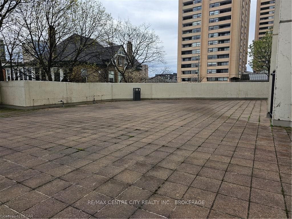 363 COLBORNE ST Street Unit 2202 photo 26