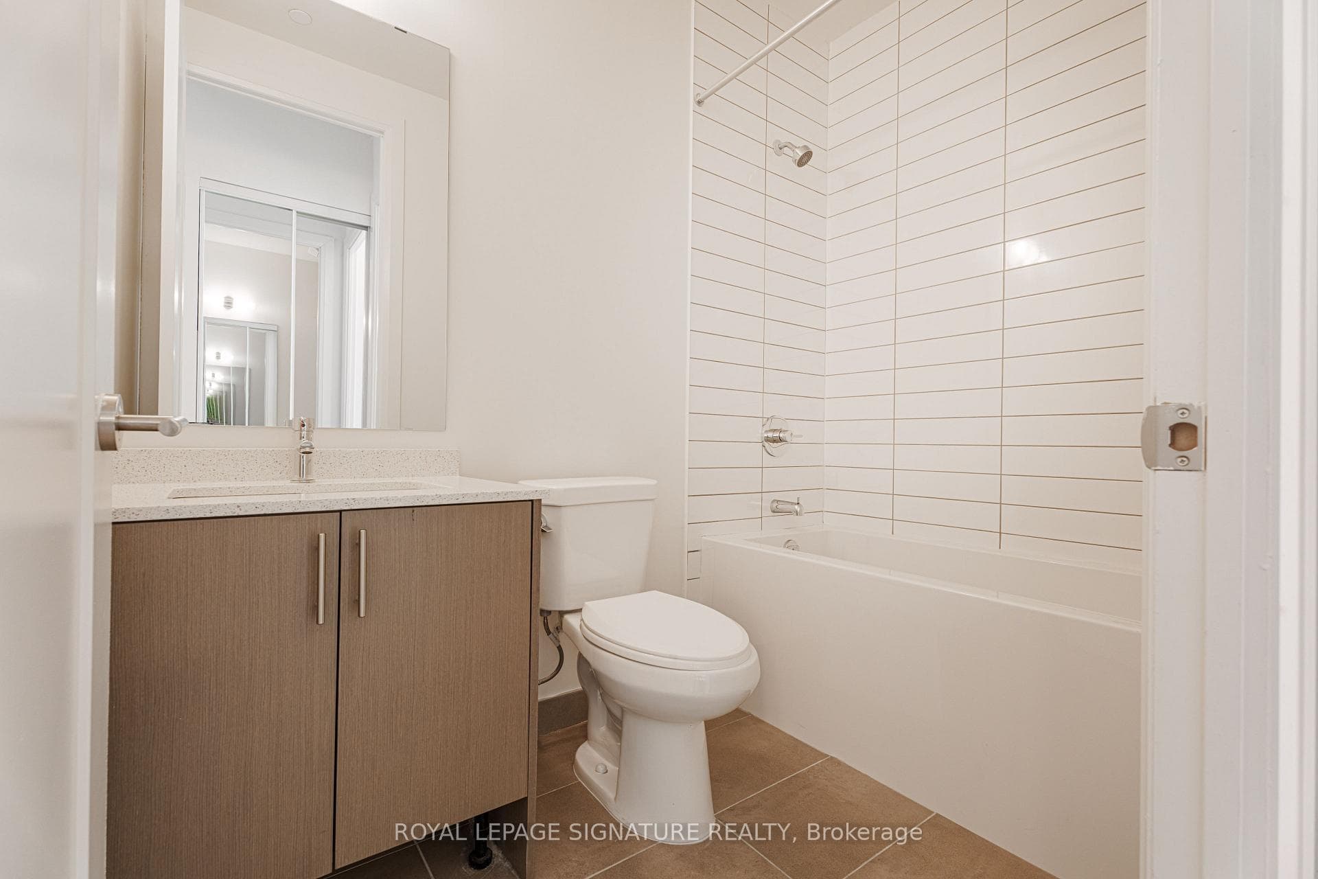 509 Dundas Street Unit 811 photo 14