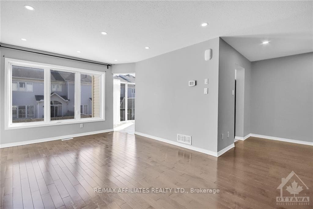 361 BAKEWELL Crescent photo 7