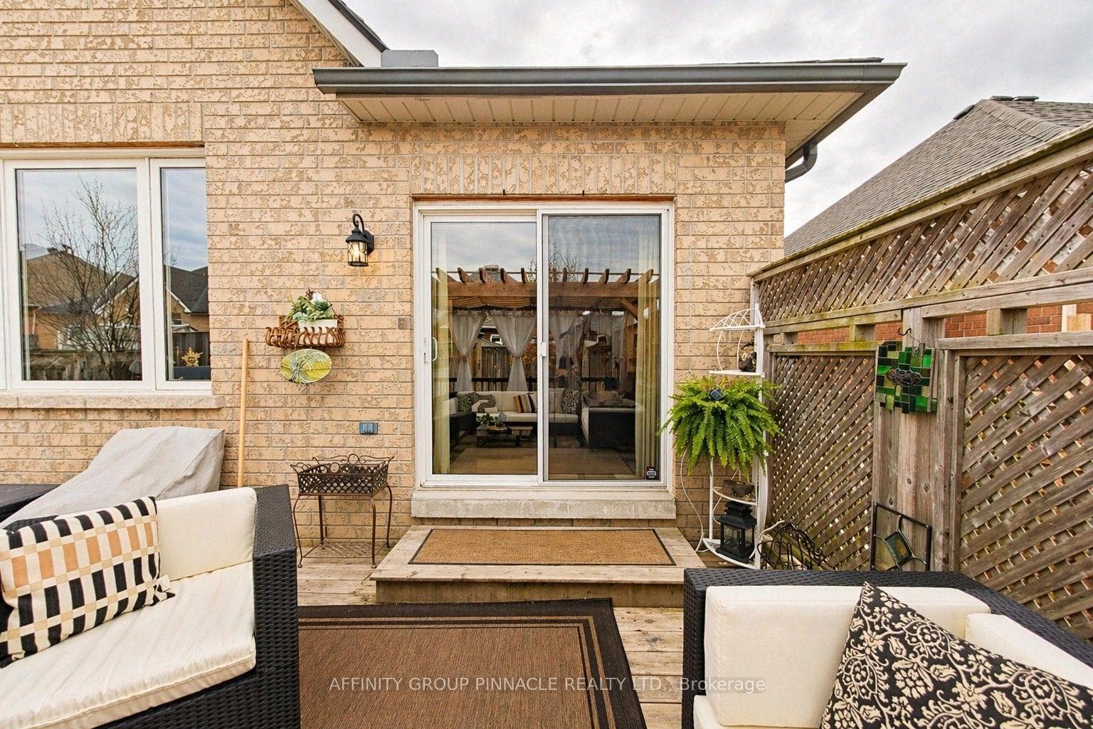 63 Ellis Crescent photo 39