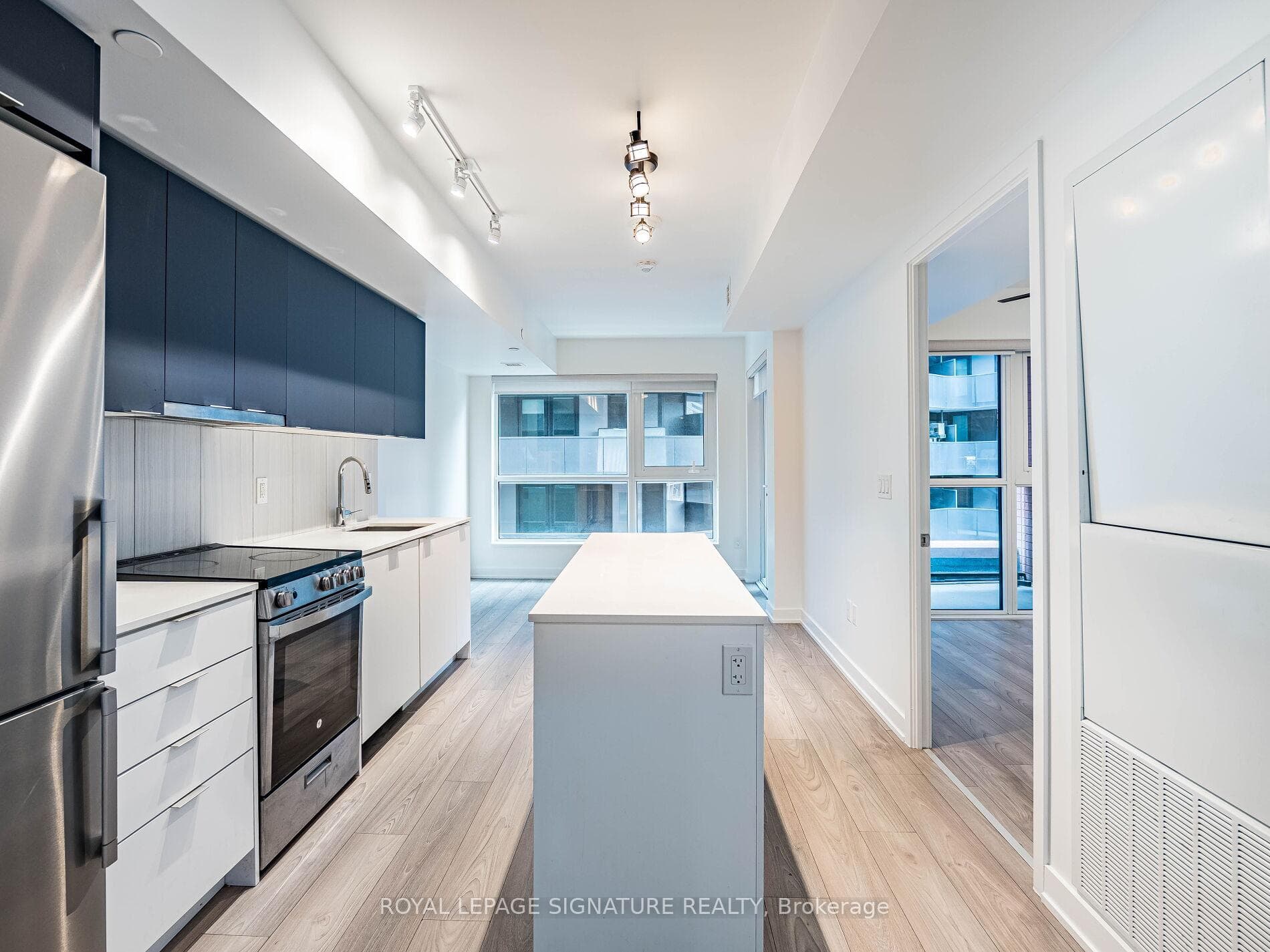 8 Tippett Road Unit 525 photo 15