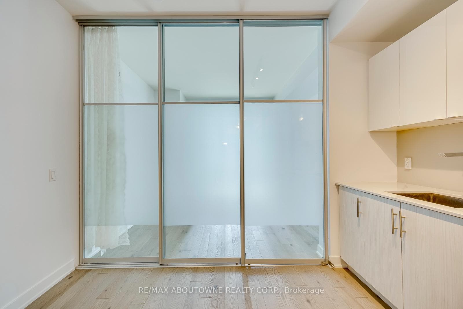 330 Richmond Street Unit 2601 photo 9