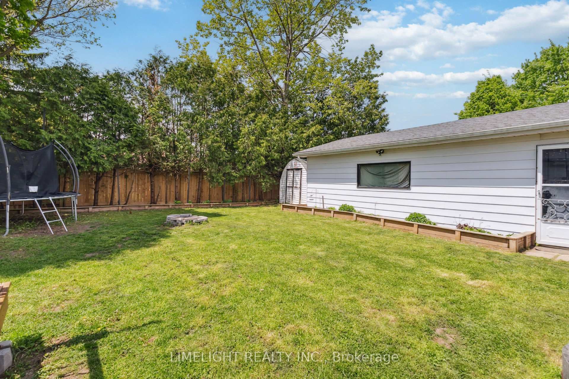 15 Oneida Road photo 43