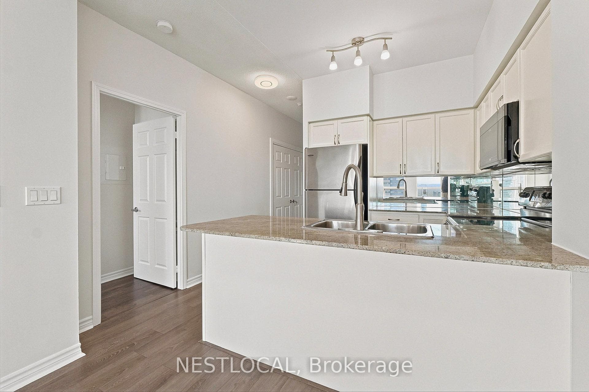 388 Prince Of Wales Drive Unit 2611 photo 4