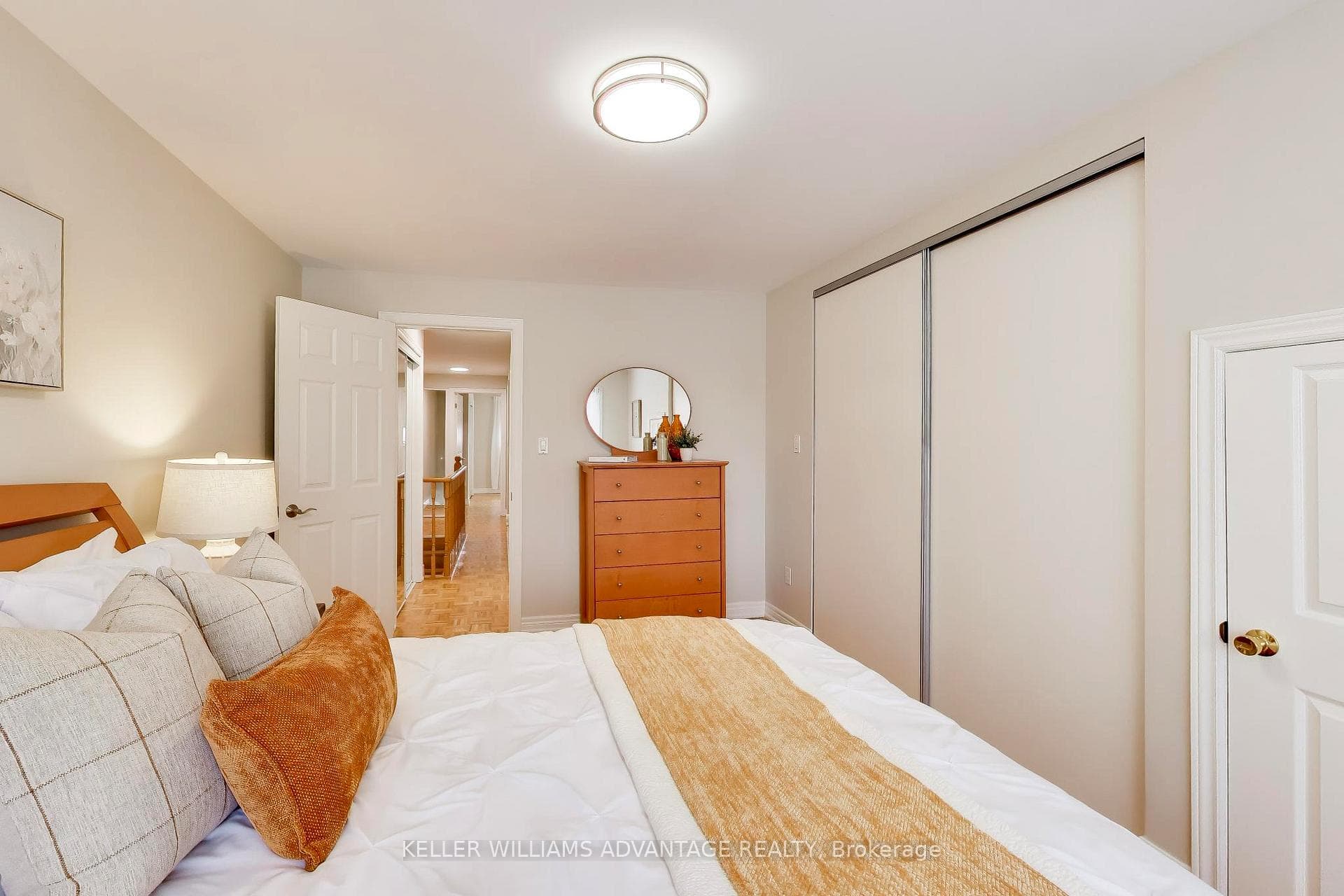 255 Queensdale Avenue photo 16