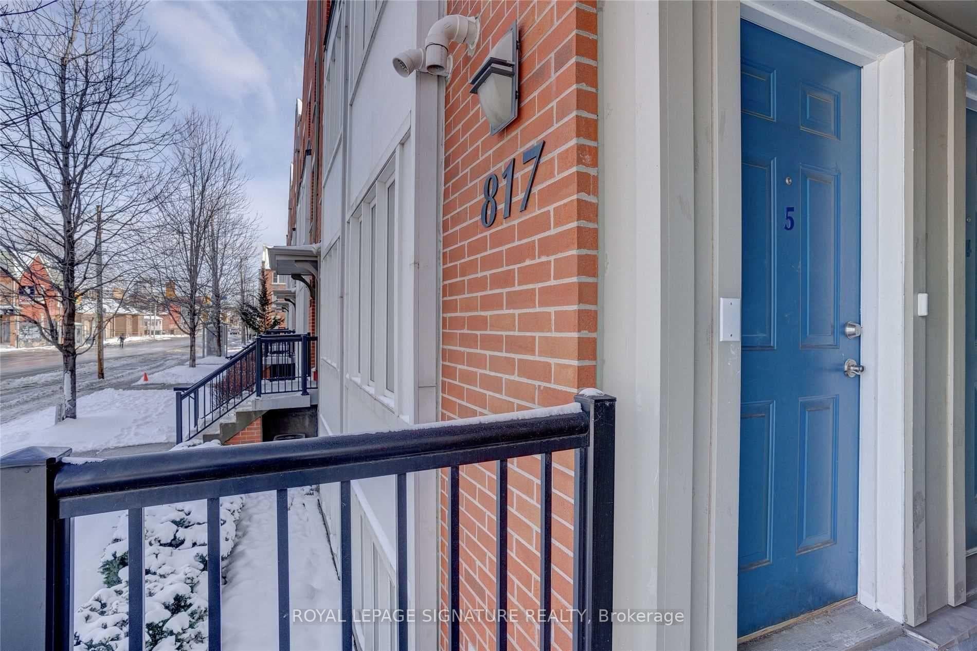 817 Dundas Street Unit 5 photo 3