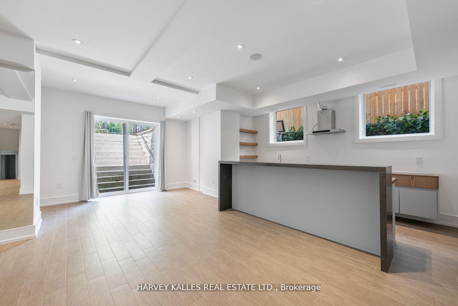 64 Centre Avenue photo 32