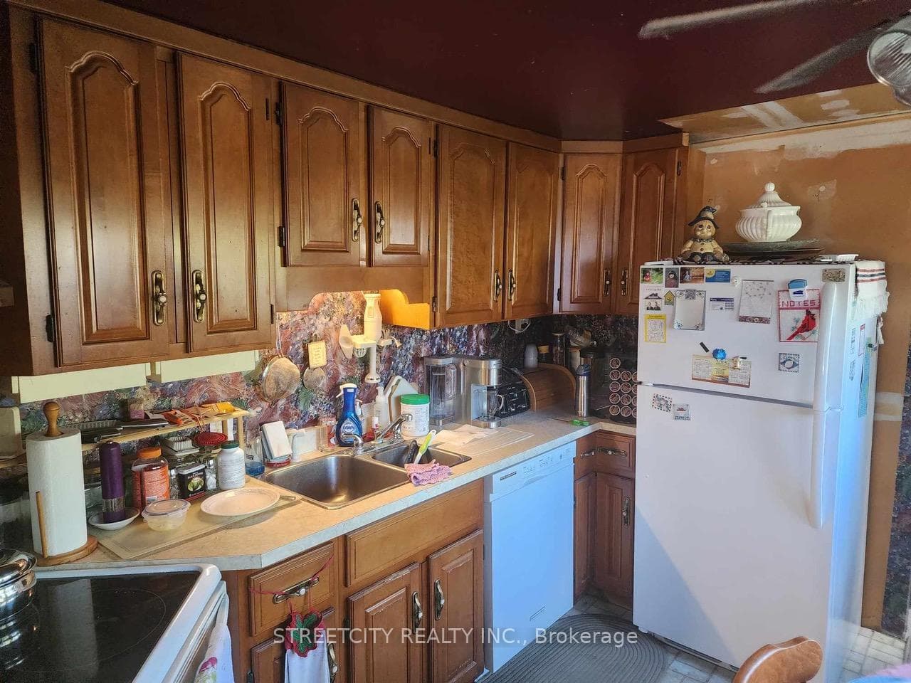 22872 Highbury Avenue photo 9