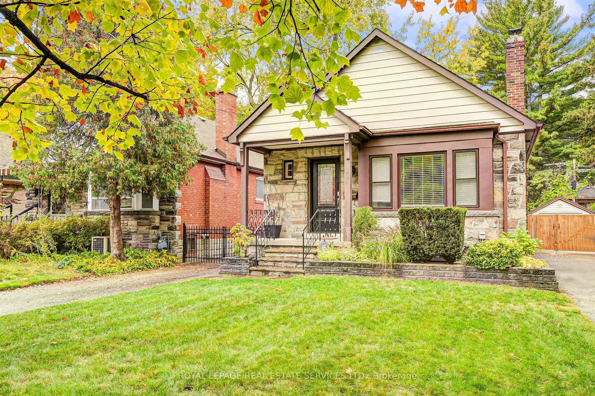 884 Royal York Road photo 1