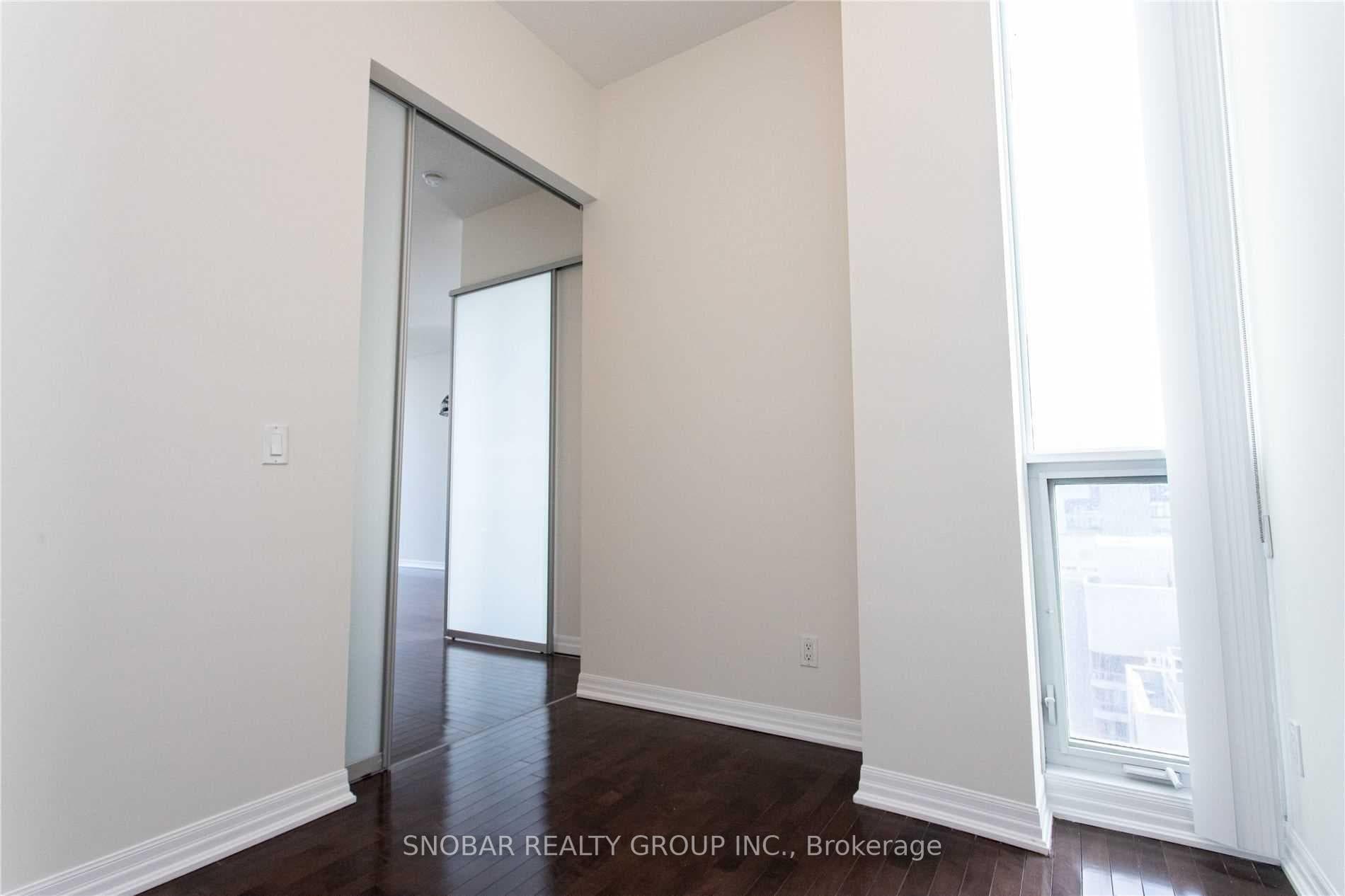 770 Bay Street Unit Ph-106 photo 15