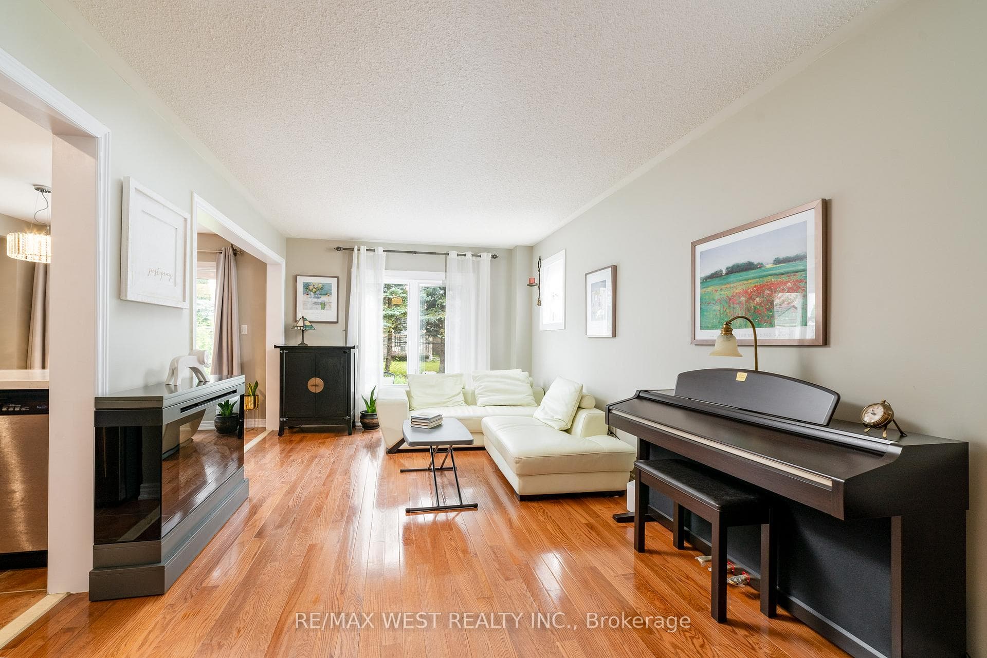 104 Carpendale Crescent photo 5