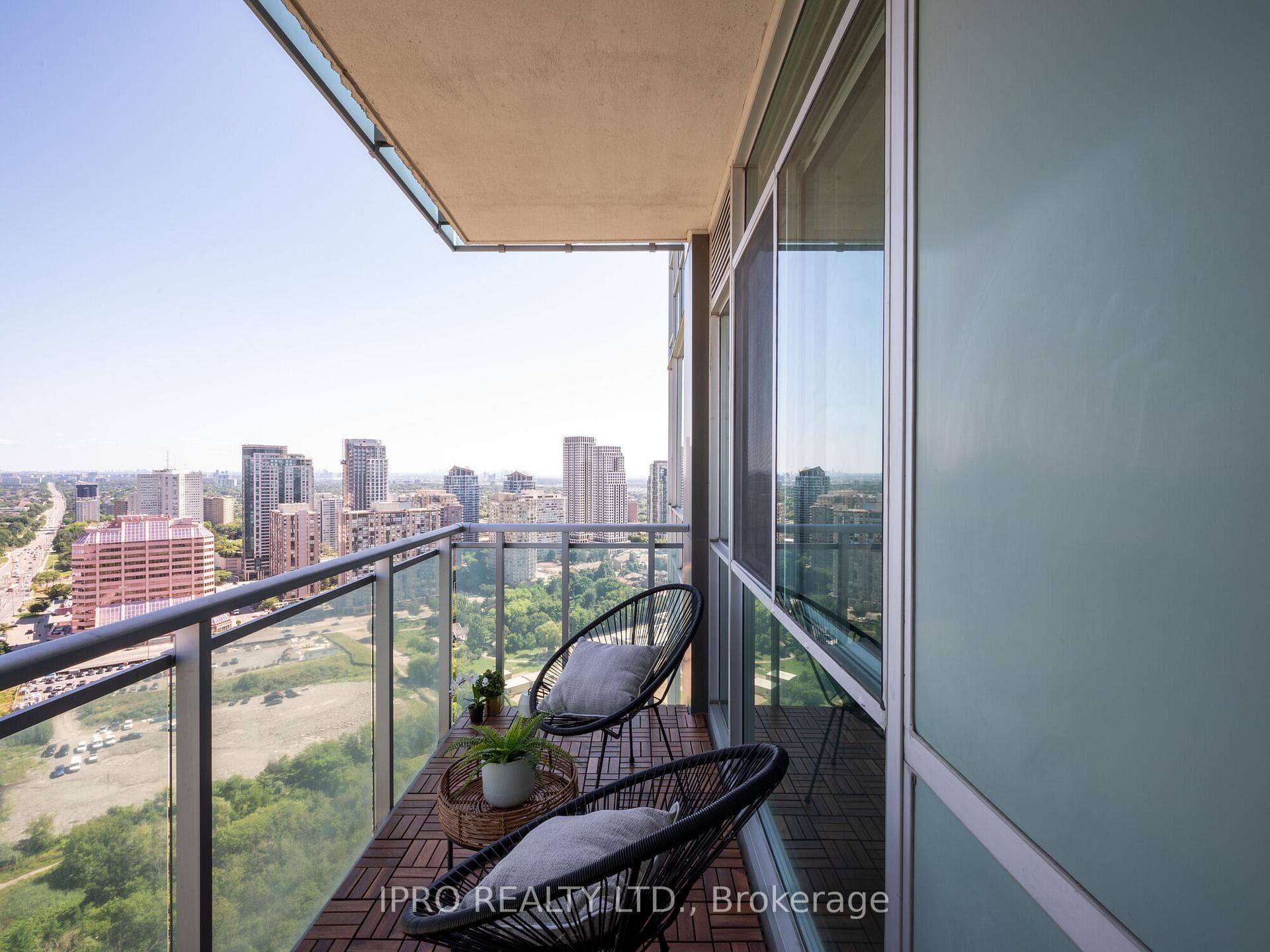 220 Burnhamthorpe Road Unit 2801 photo 27