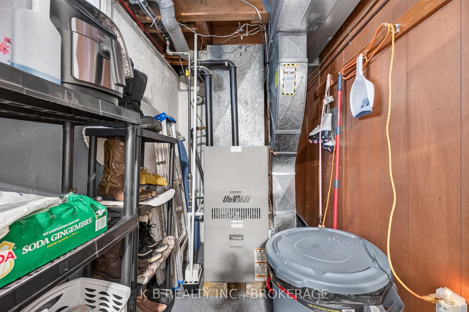 581 Division Street photo 31