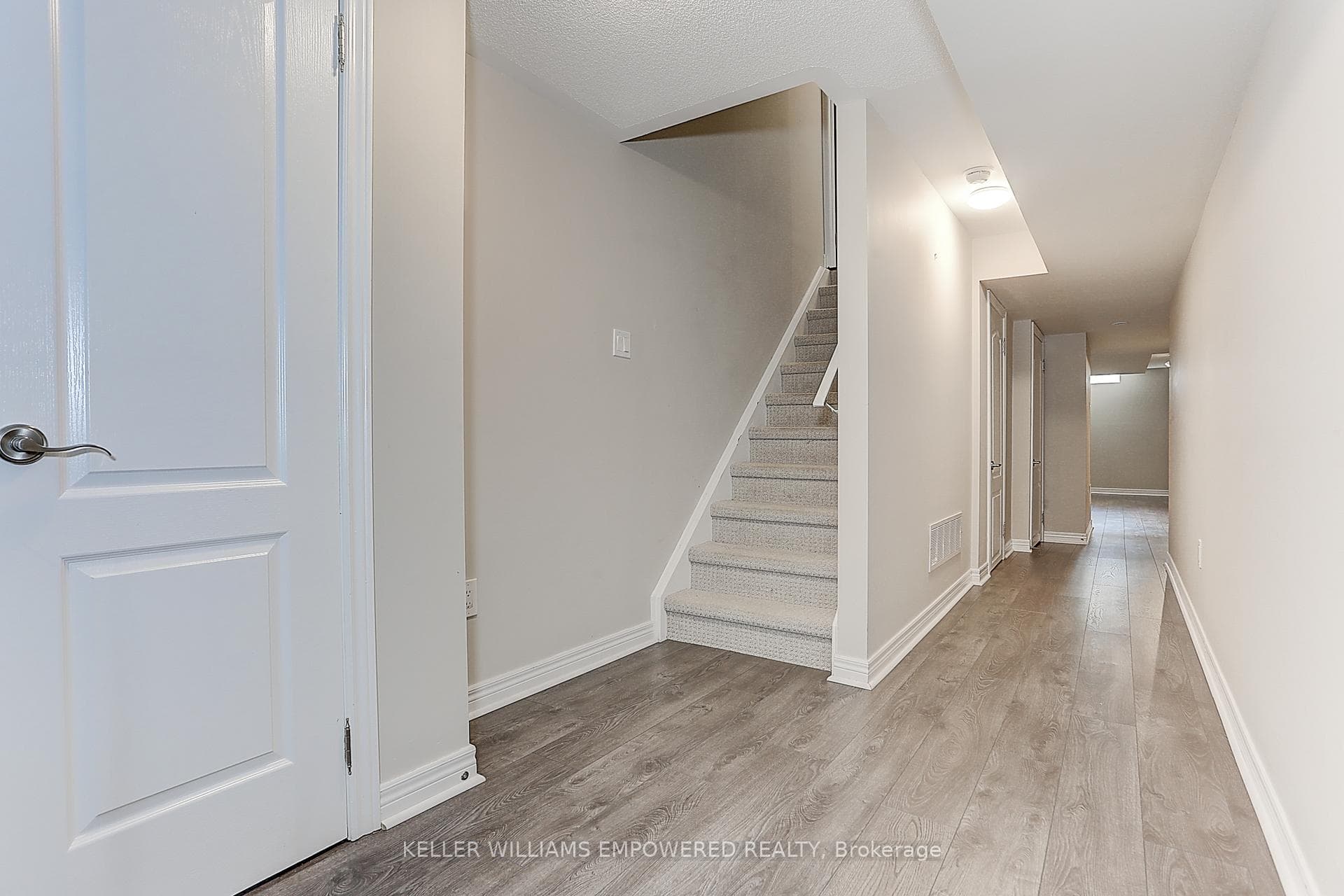 85 Chayna Crescent photo 36