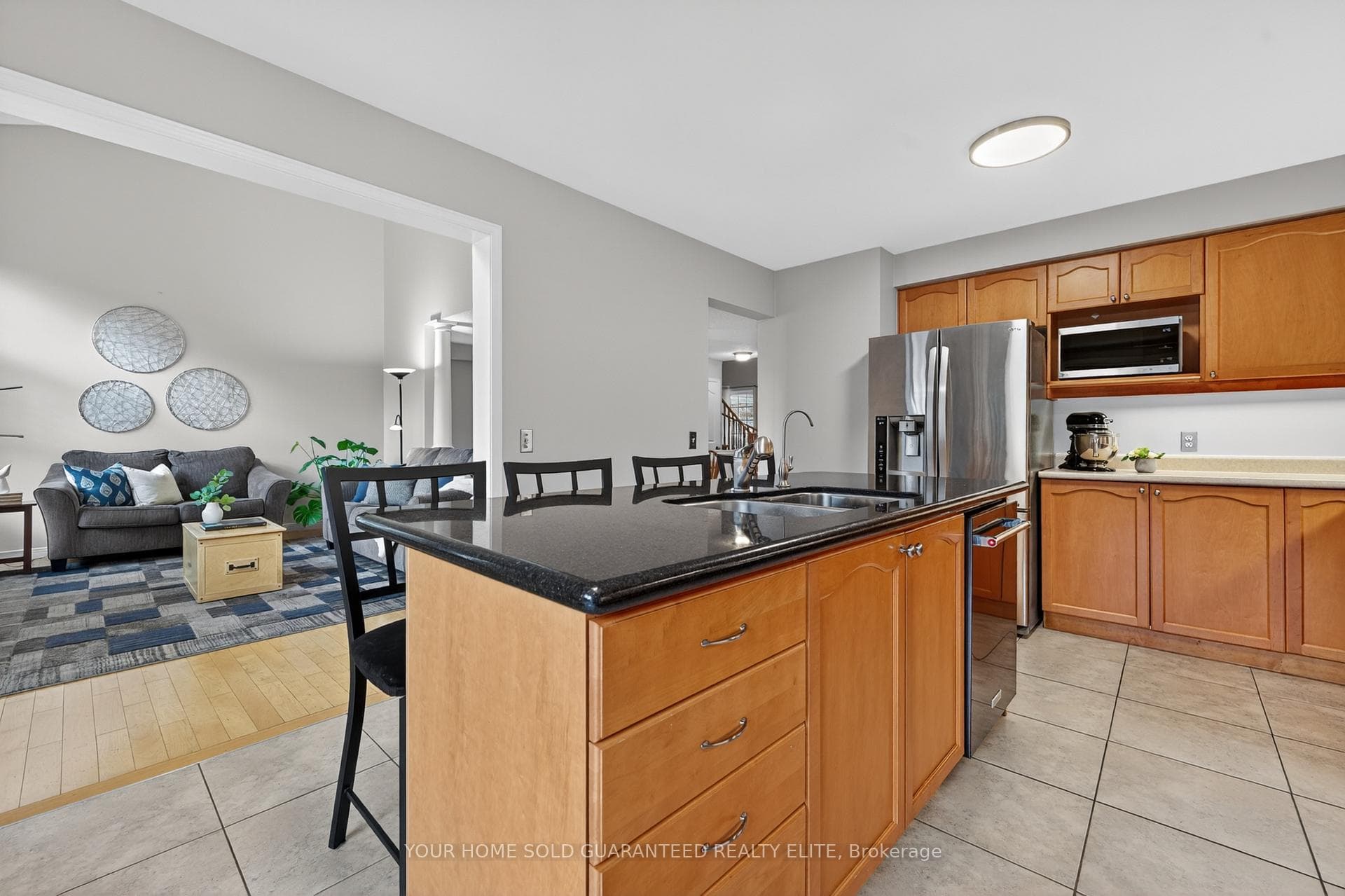 51 Hickory Crescent photo 7