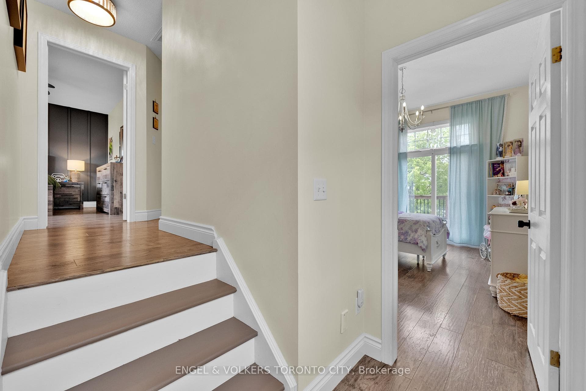 786 Hunters Gate Crescent photo 25