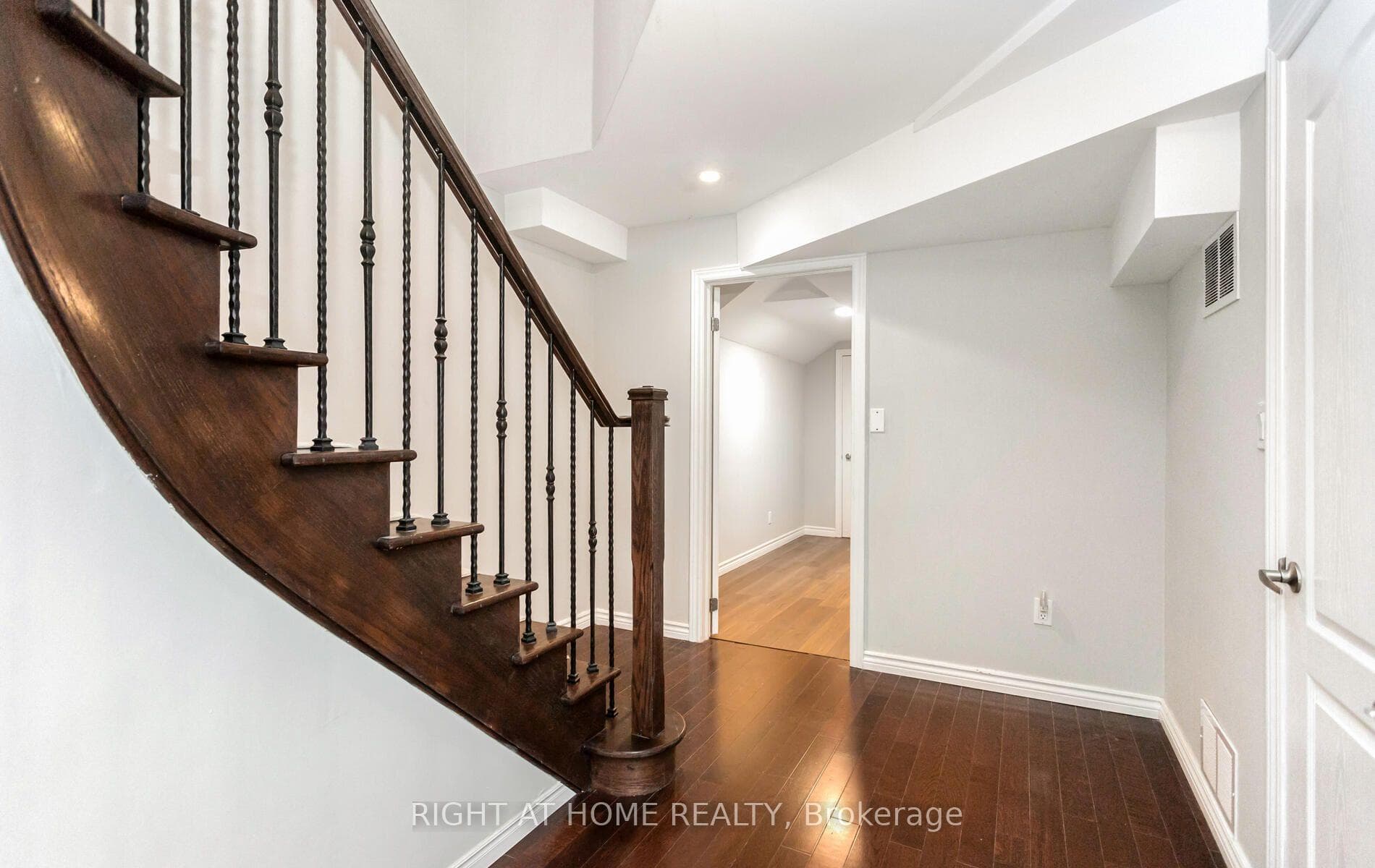 2419 Wasaga Drive photo 32