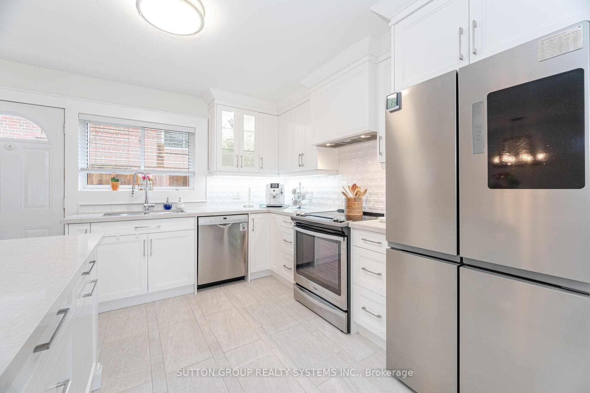175 Connaught Crescent photo 21