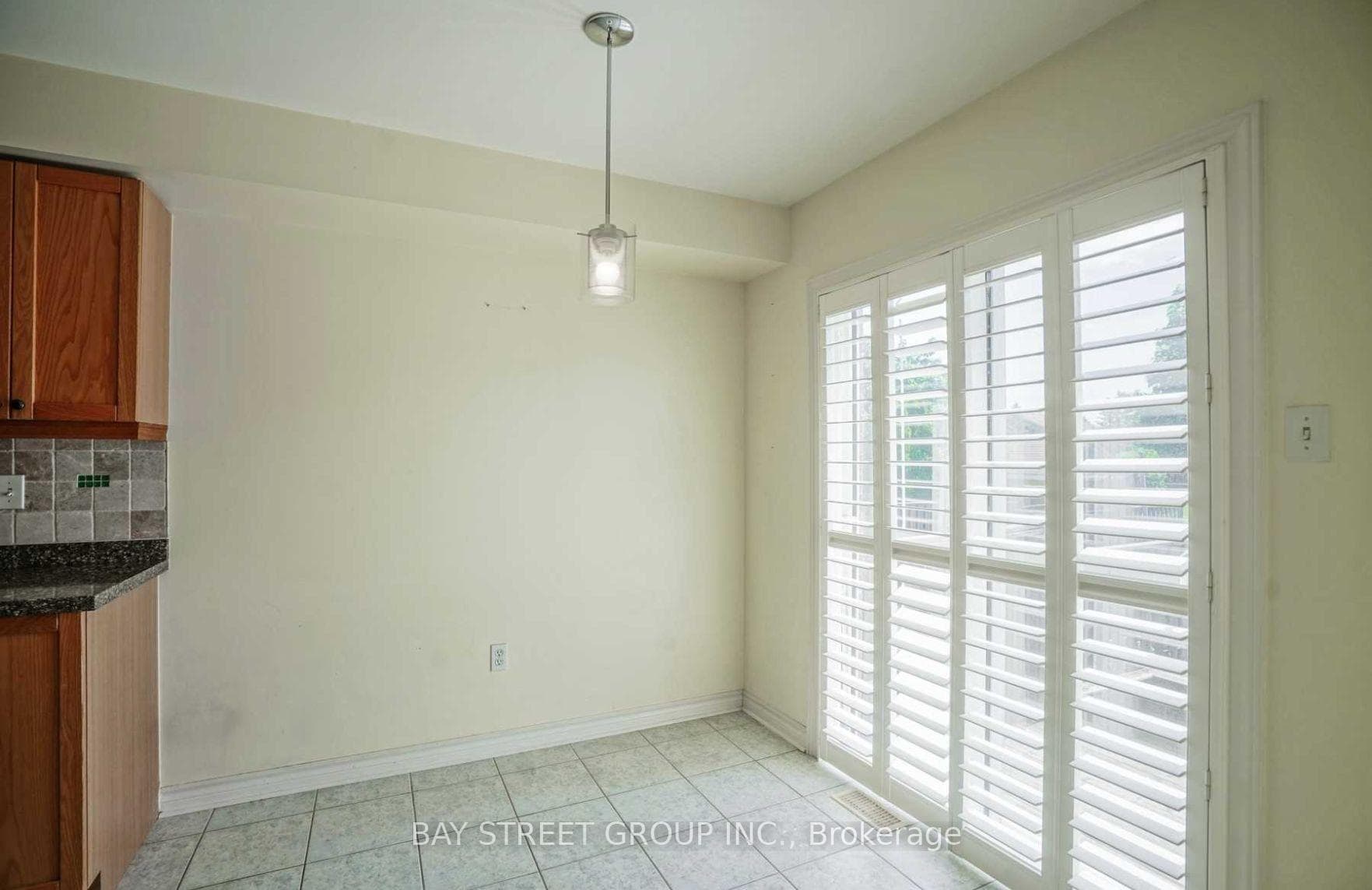 382 Riverstone Drive photo 7