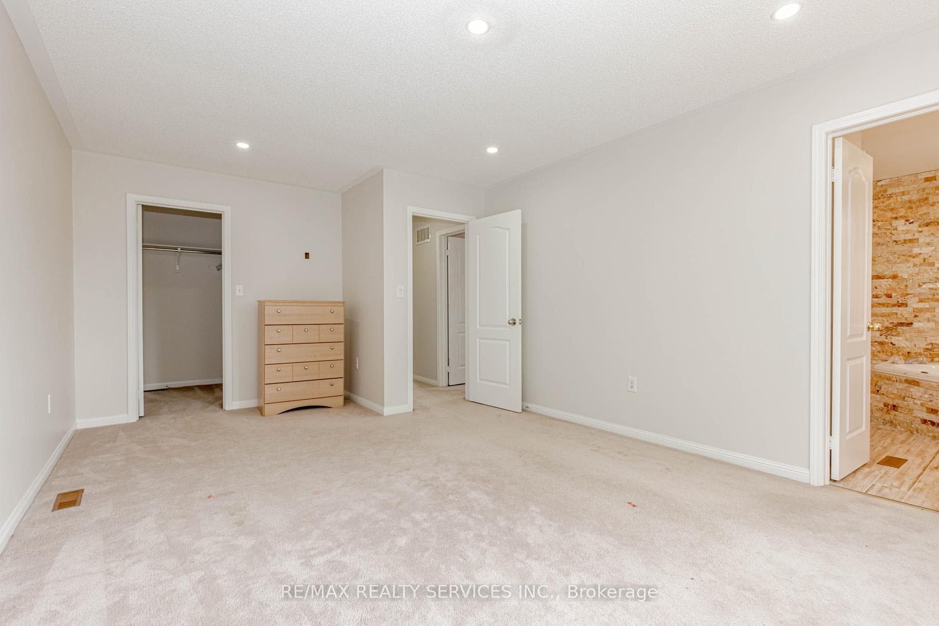 106 Narrow Valley Crescent Unit Upper photo 21