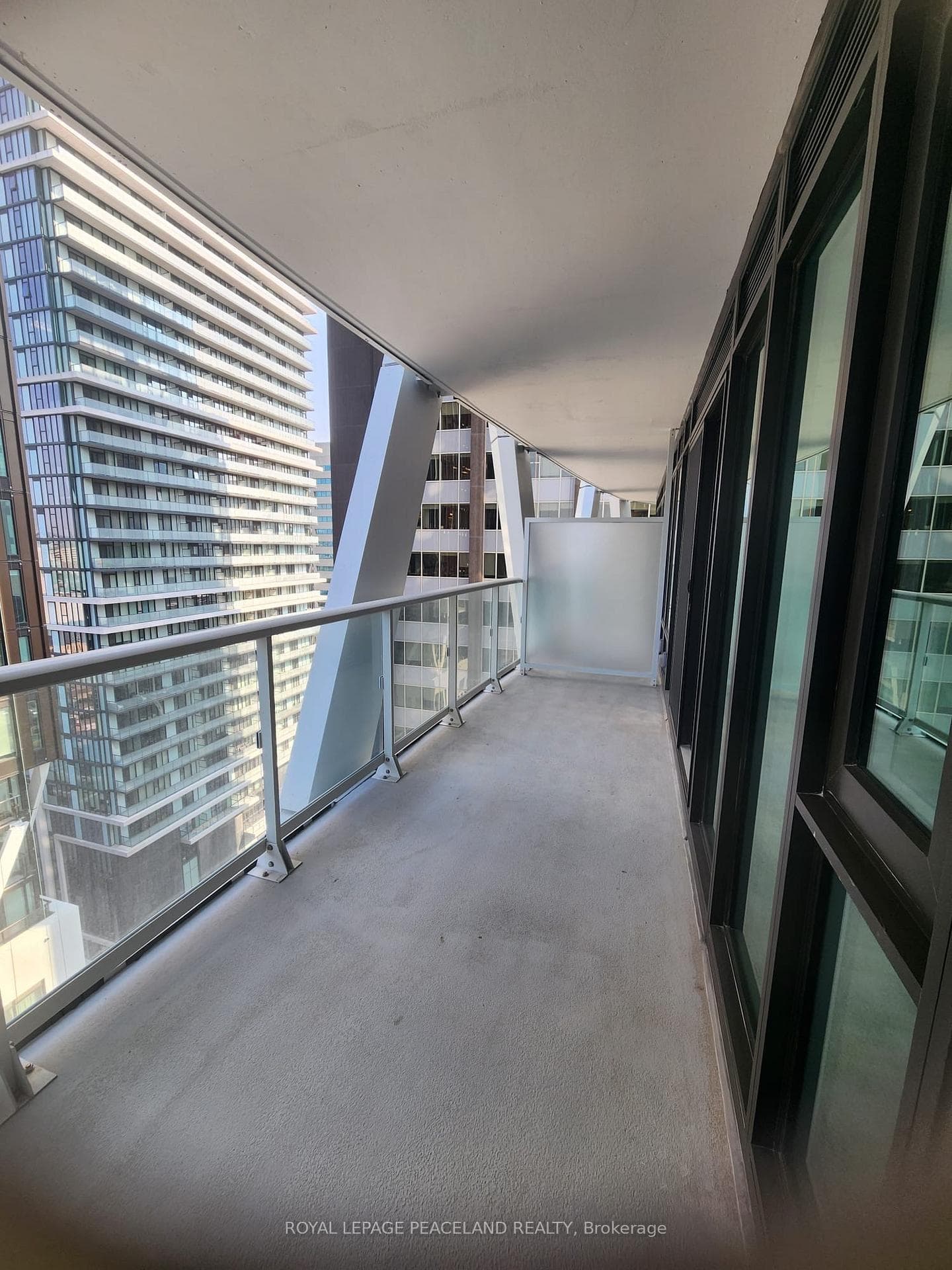 230 Simcoe Street Unit 1727 photo 7