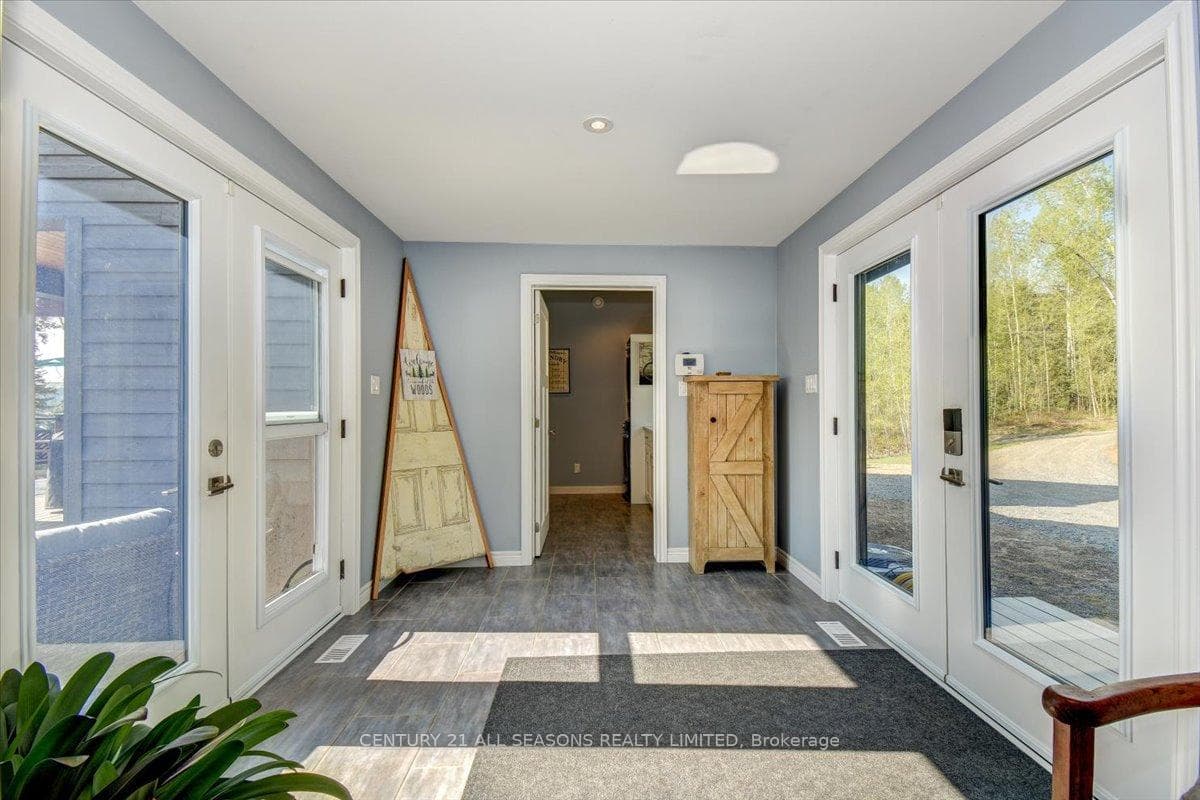 156 D South Road photo 11
