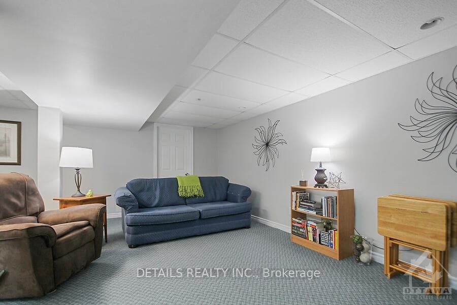 29 RIDGEFIELD Crescent photo 21