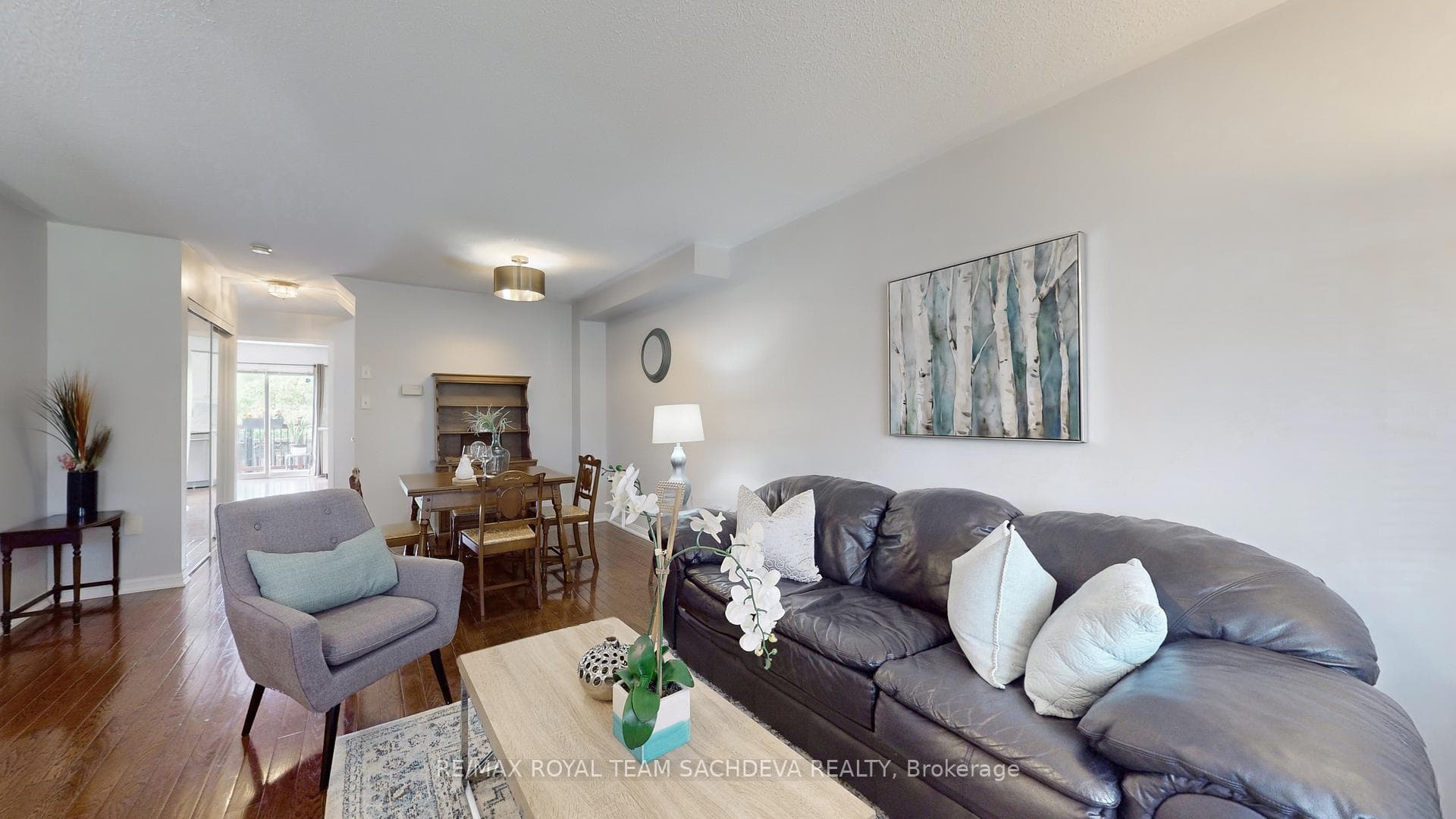 1580 Sarasota Crescent photo 5