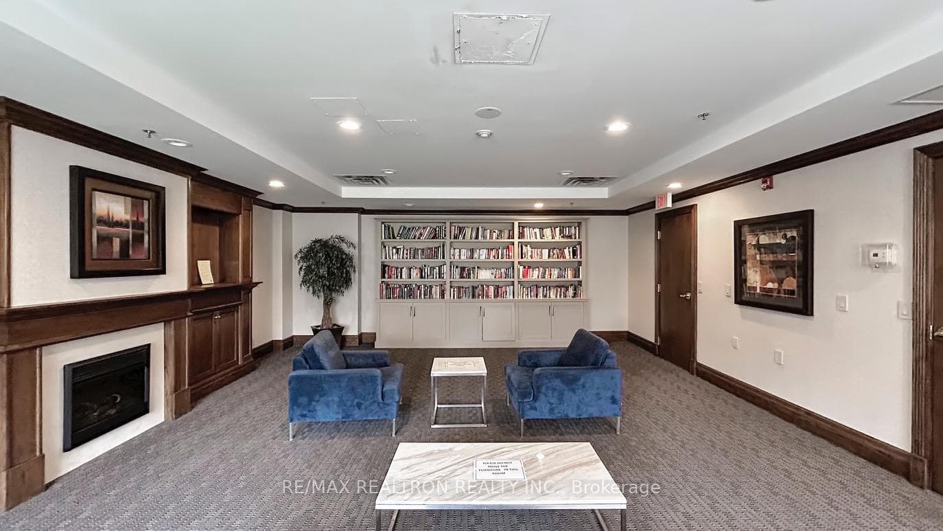 11 Oneida Crescent Unit PH10 photo 36