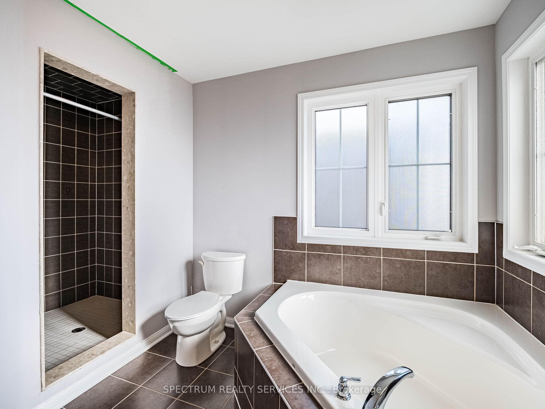 416 Gooch Crescent photo 28