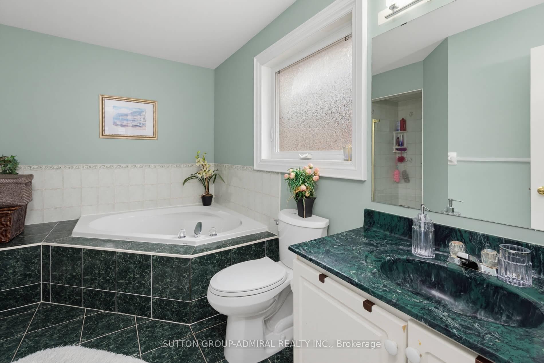27 Pine Hollow Crescent photo 19