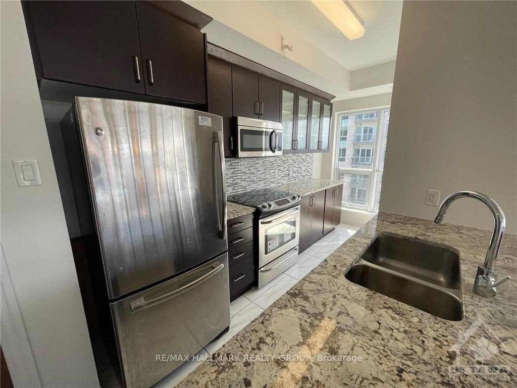 242 RIDEAU Street Unit 2201 photo 3