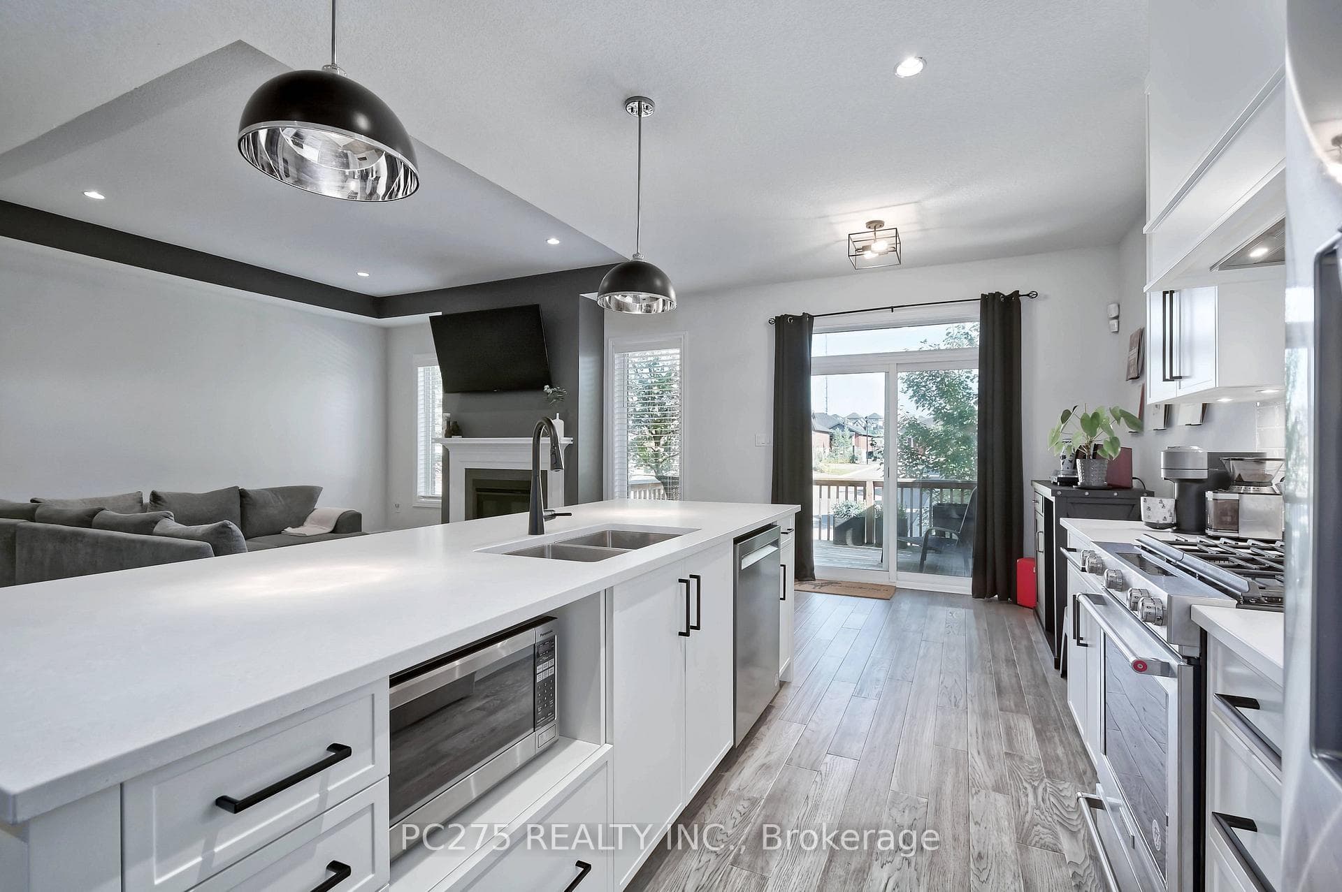 2022 UPPERPOINT Boulevard Unit 10 photo 13