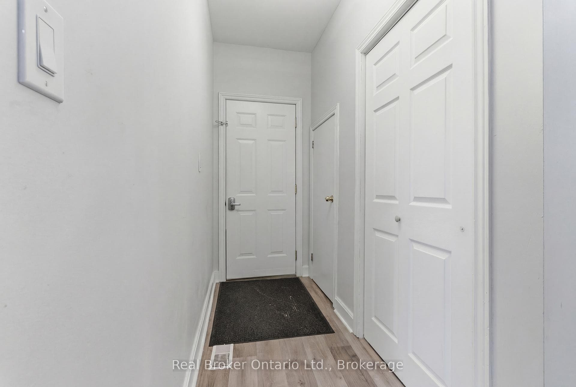 154 Niagara Falls Road photo 7