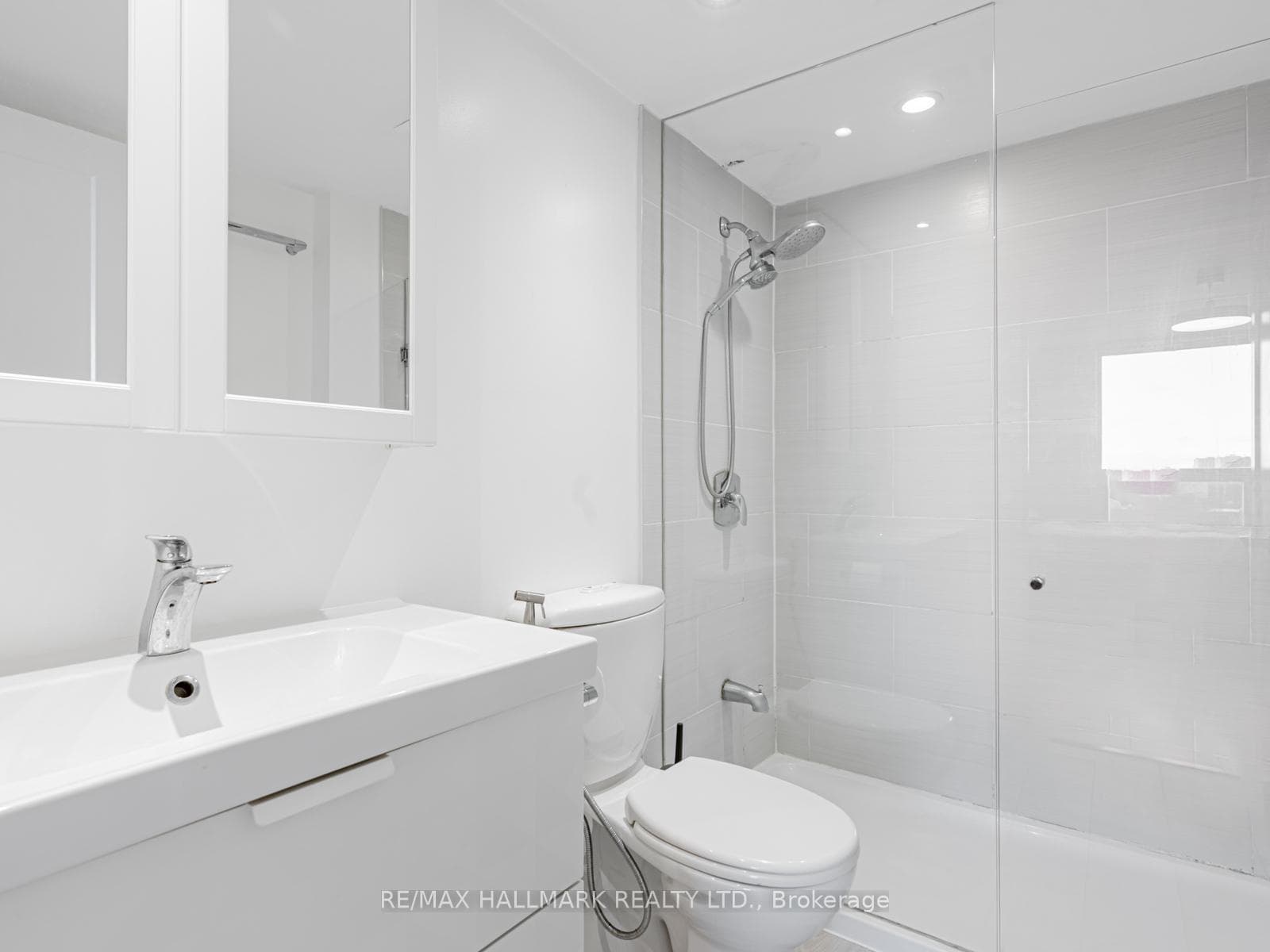 77 Maitland Place Unit 902 photo 23