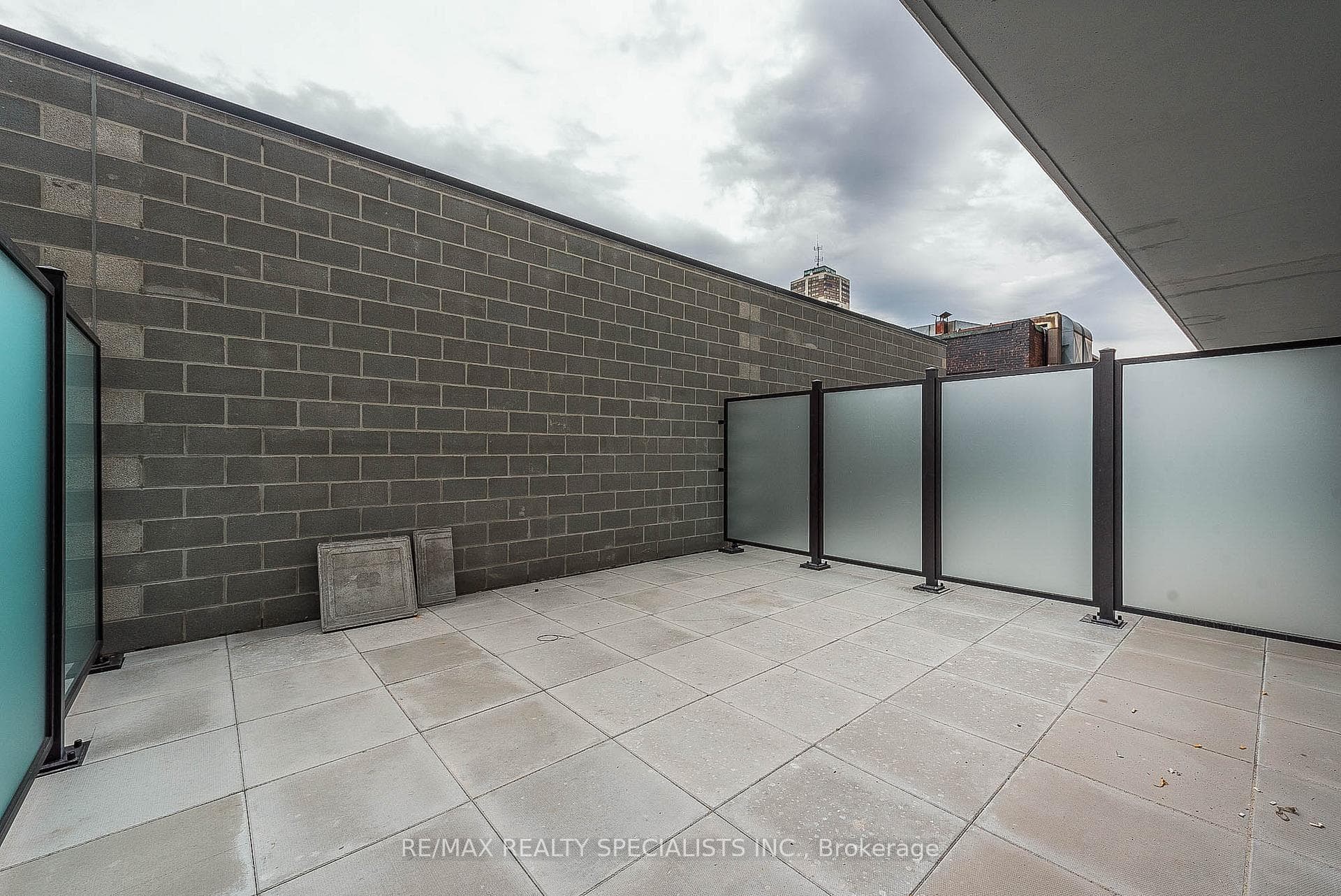 1 JARVIS Street Unit 305 photo 20