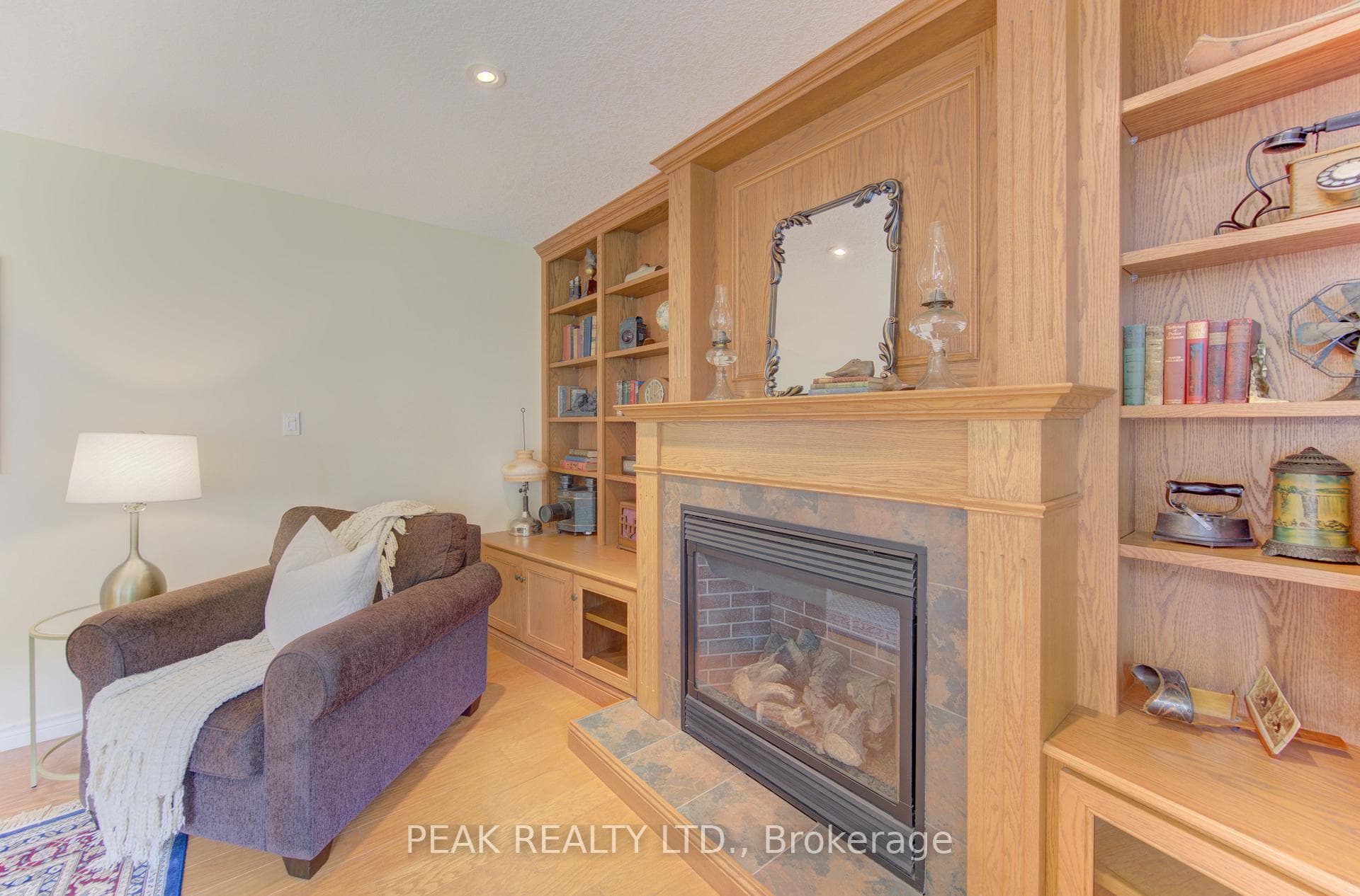 258 Laschinger Boulevard photo 17