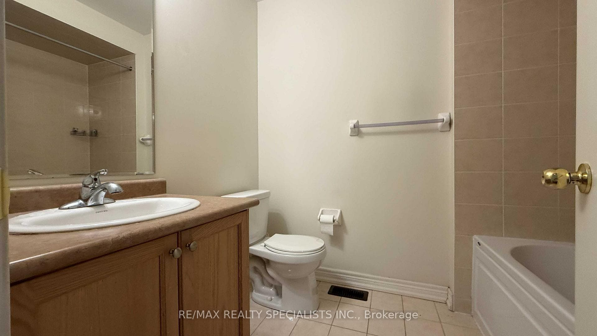 3273 Stoney Crescent photo 27