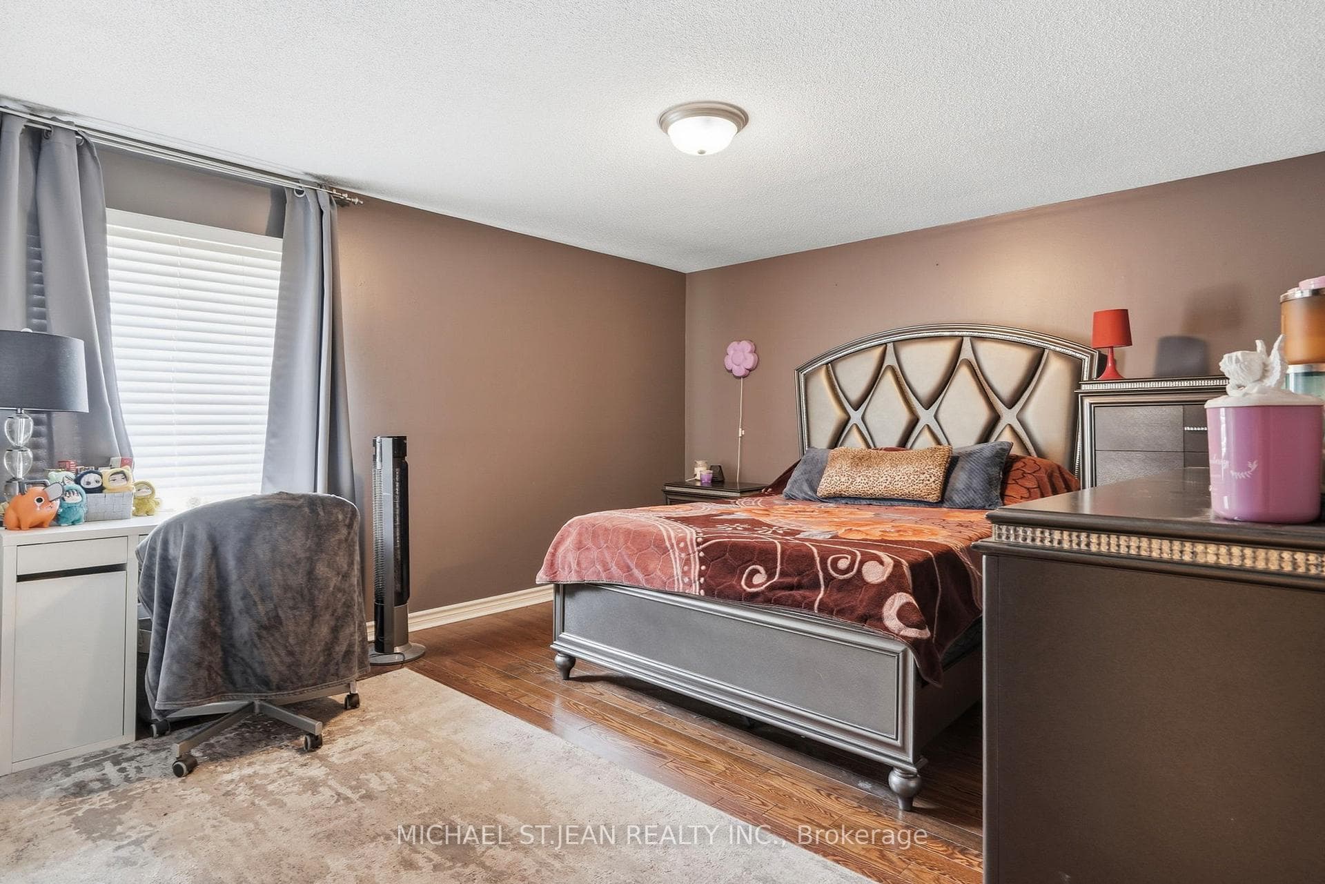 55 Woodside Square photo 35