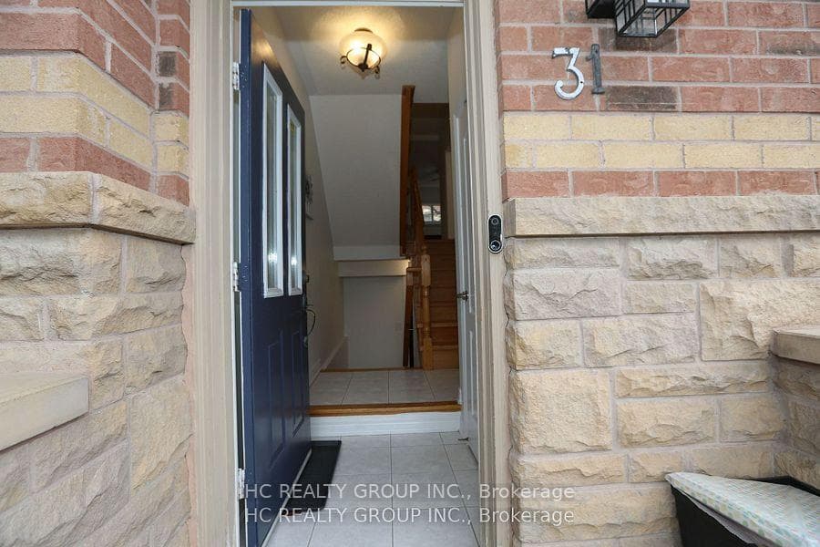 31 Melissa Way photo 2