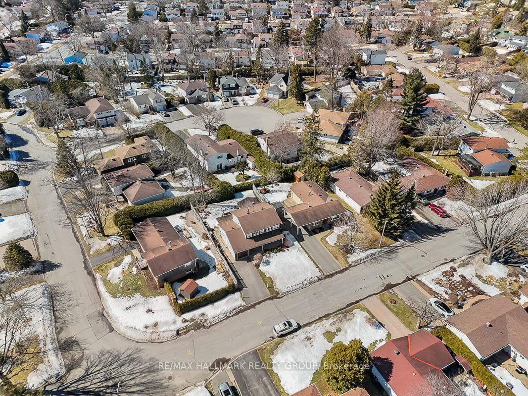 11 Wedgewood Crescent photo 4