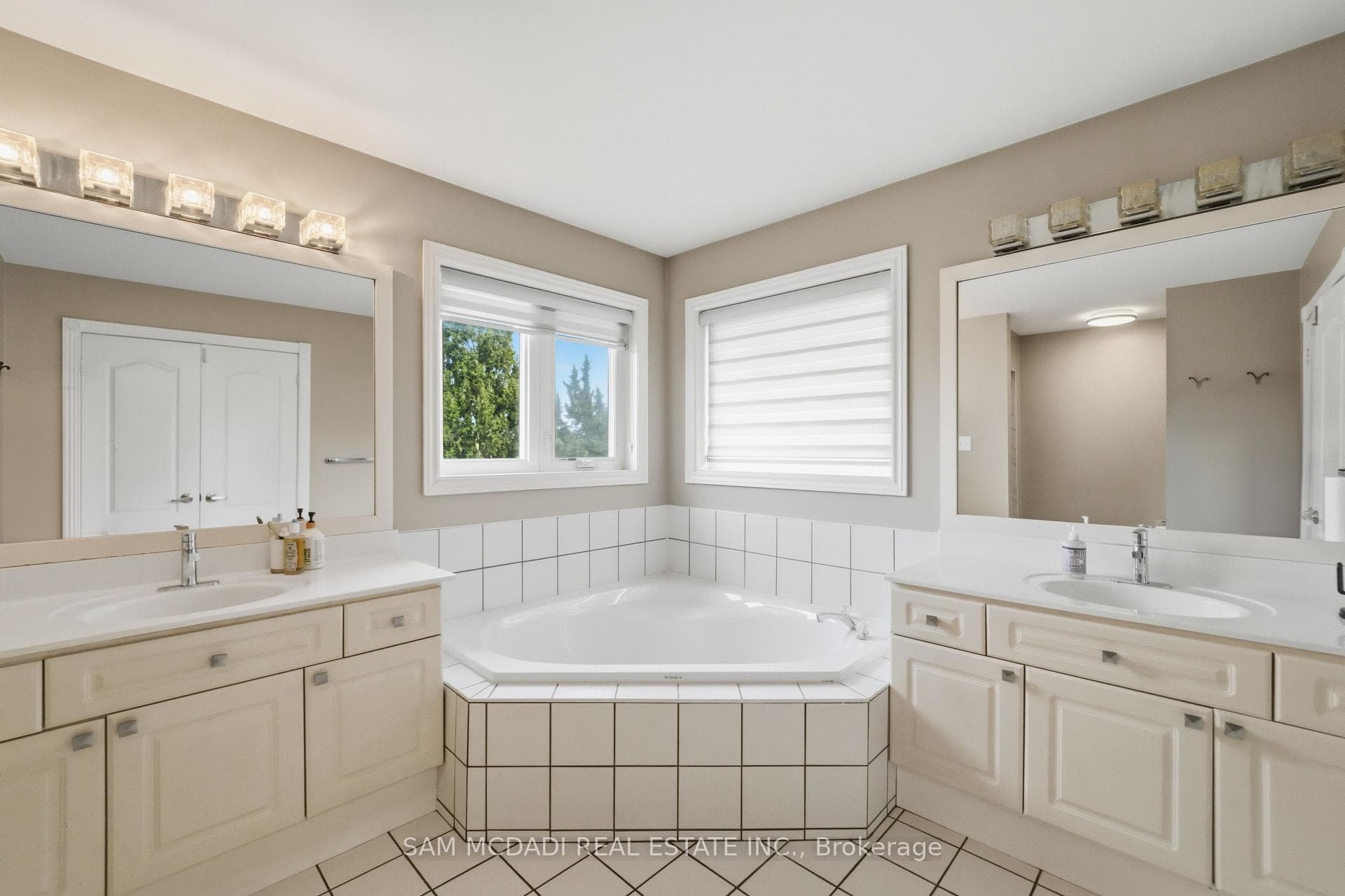 3605 Trelawny Circle photo 18