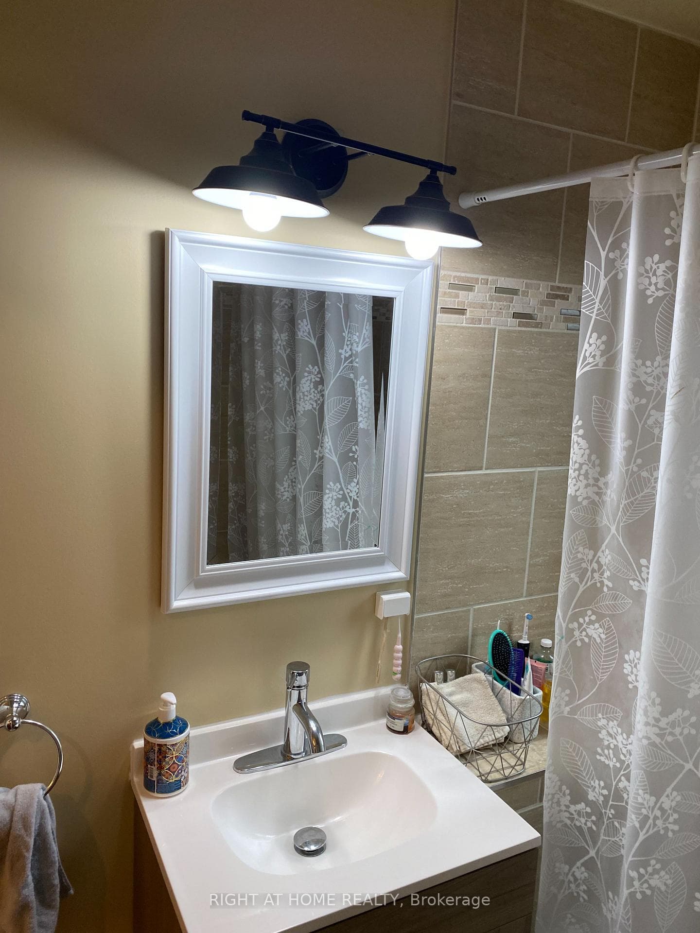 32 Florens Avenue photo 20