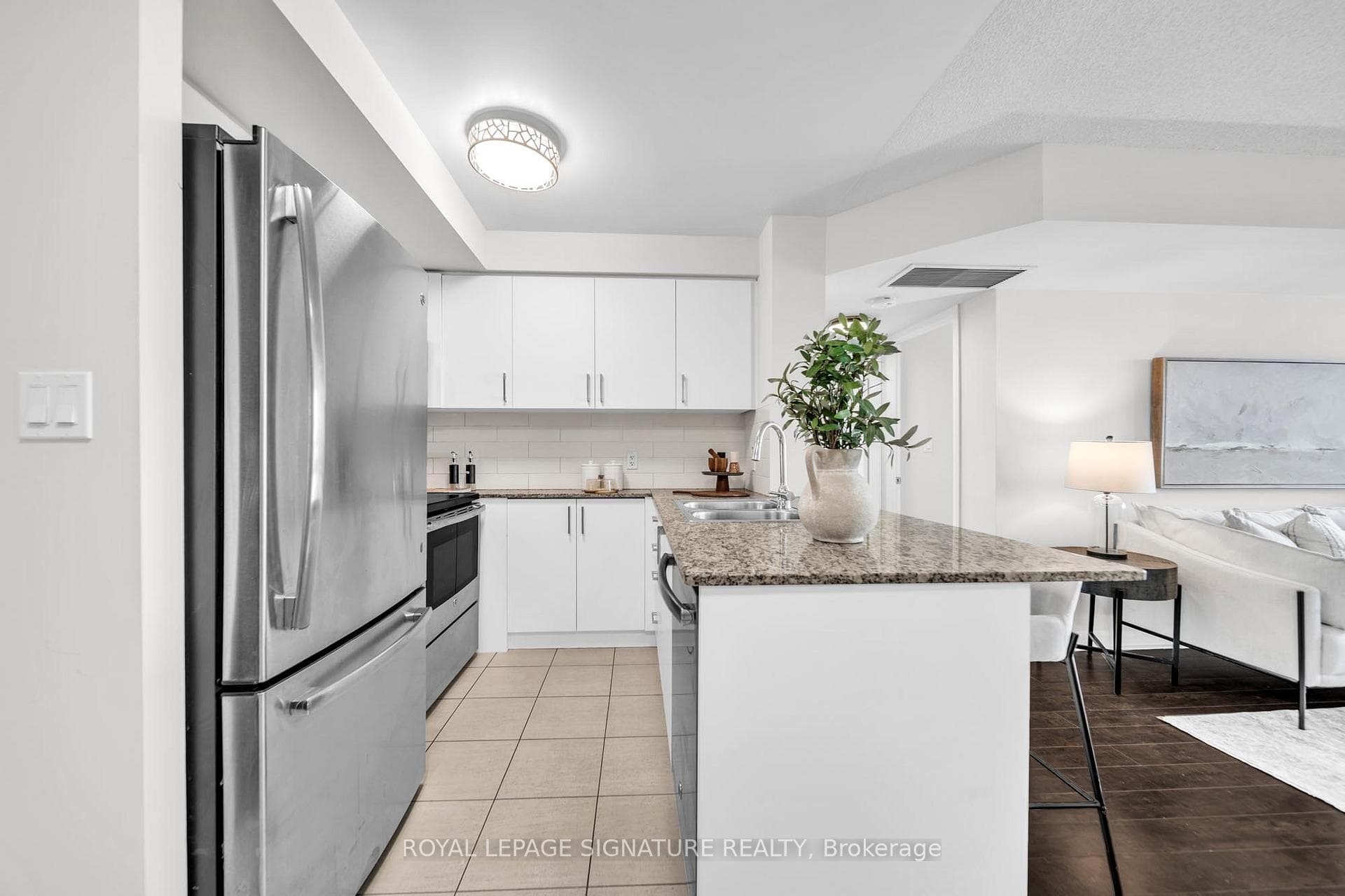 5791 Yonge Street Unit 1902 photo 3