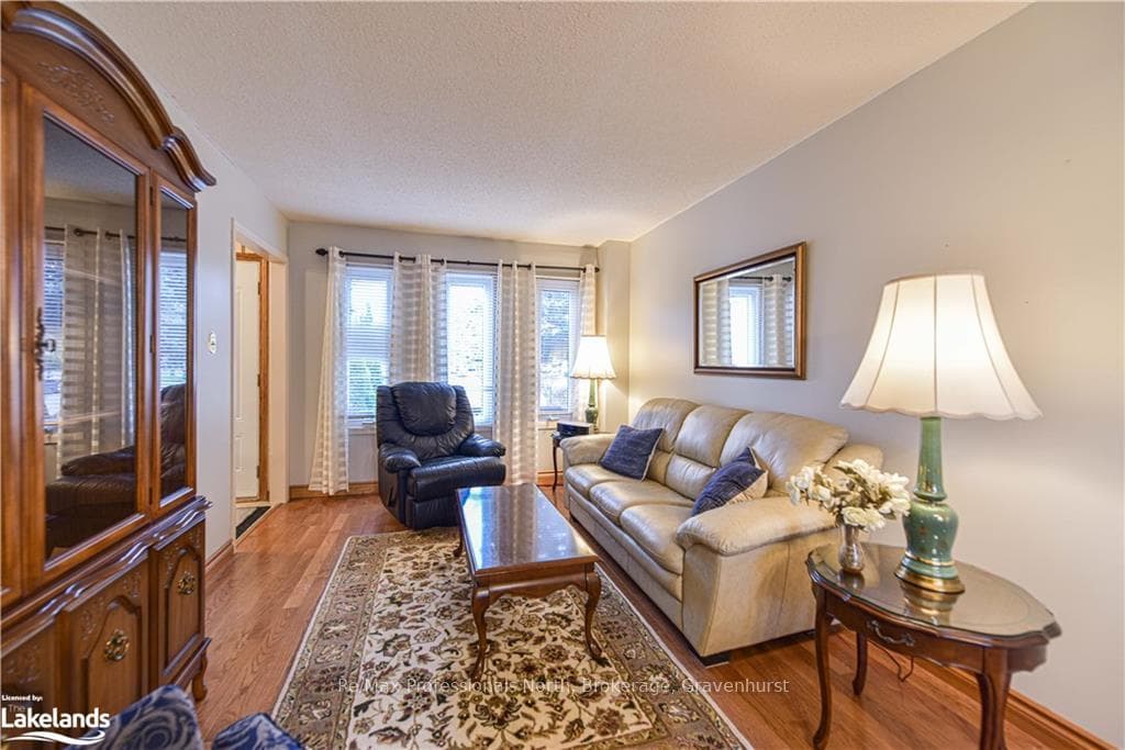 67 CARRUTHERS Crescent photo 6