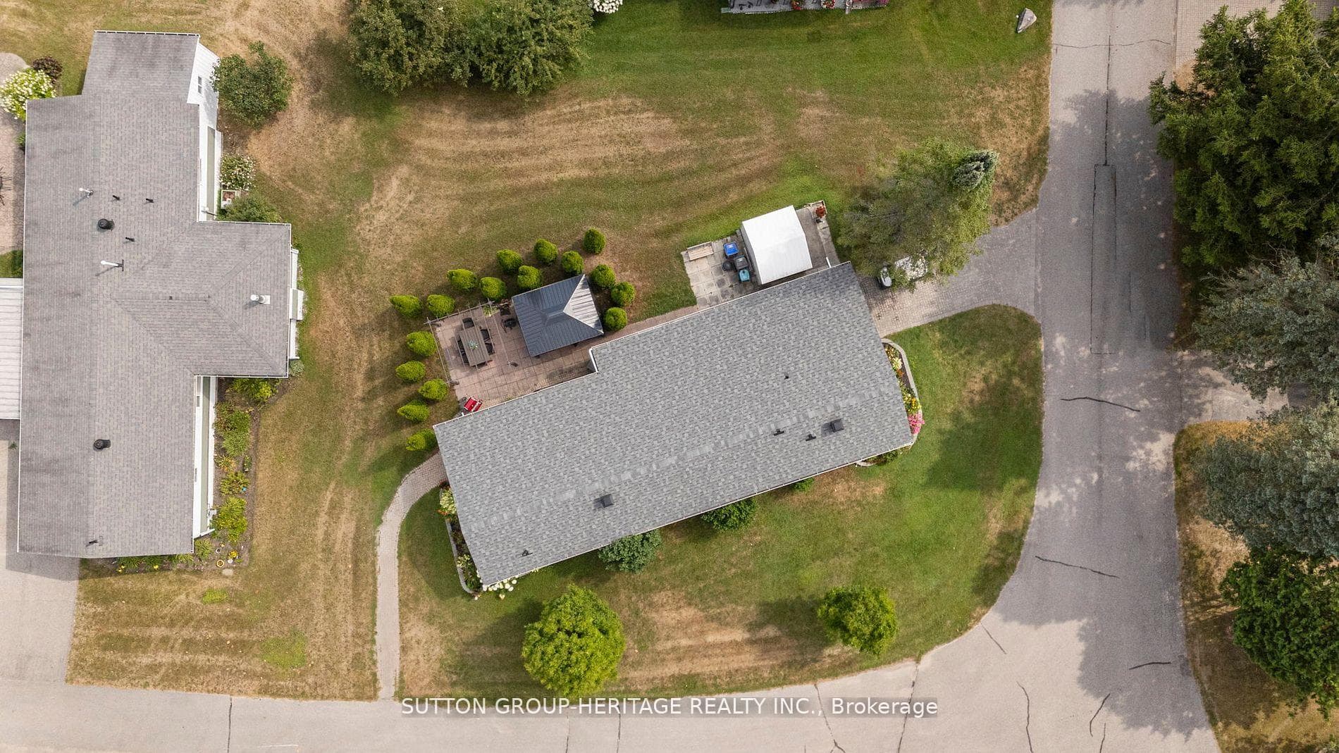 29 CAMERON Drive photo 4