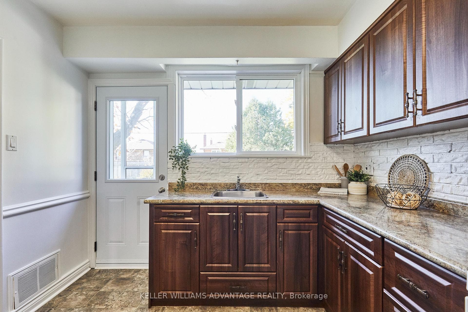 20 Perivale Crescent photo 13