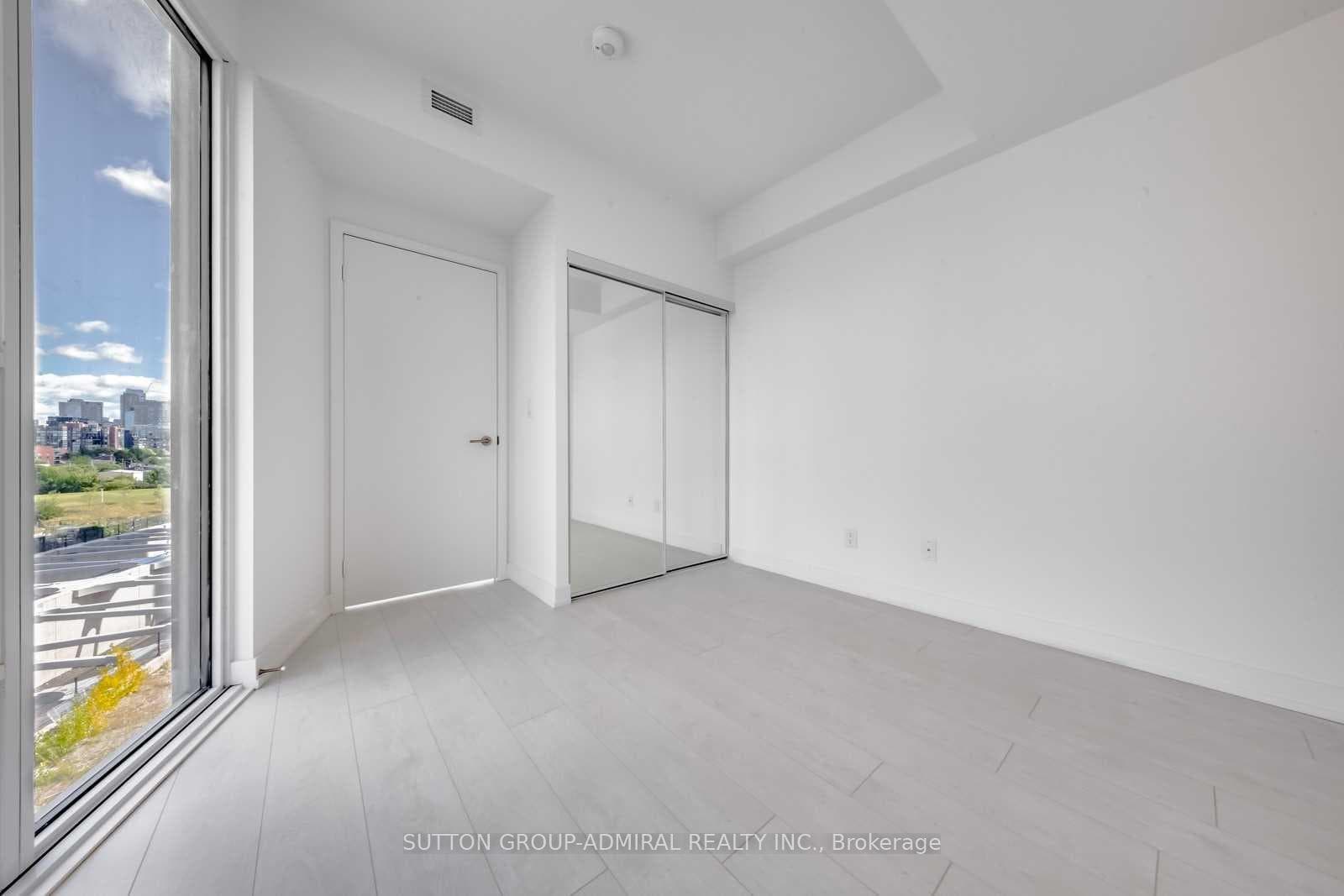 19 Western Battery Road Unit 522 photo 9
